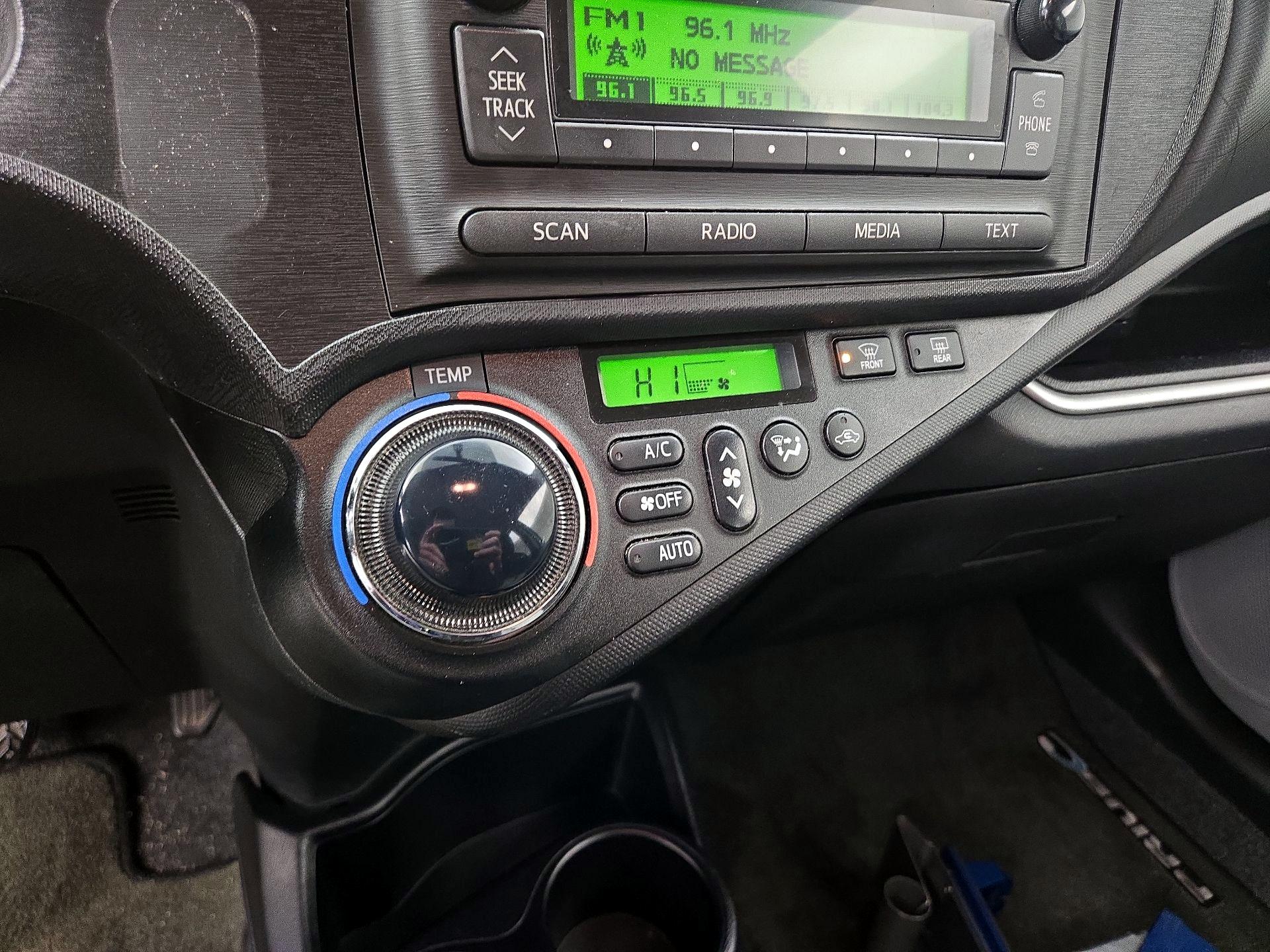 Thumbnail: 2014 Toyota Prius - 15