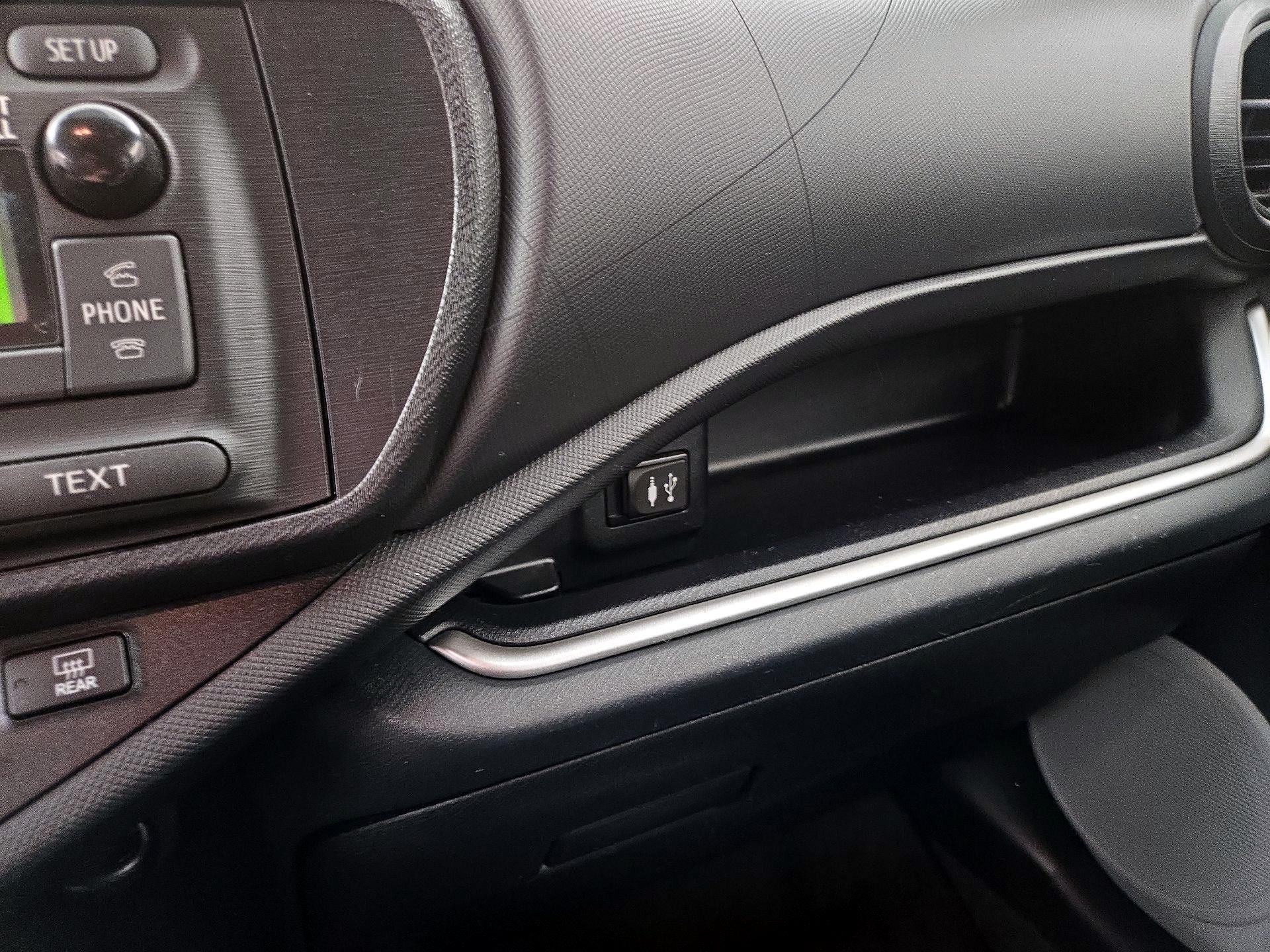 Thumbnail: 2014 Toyota Prius - 17