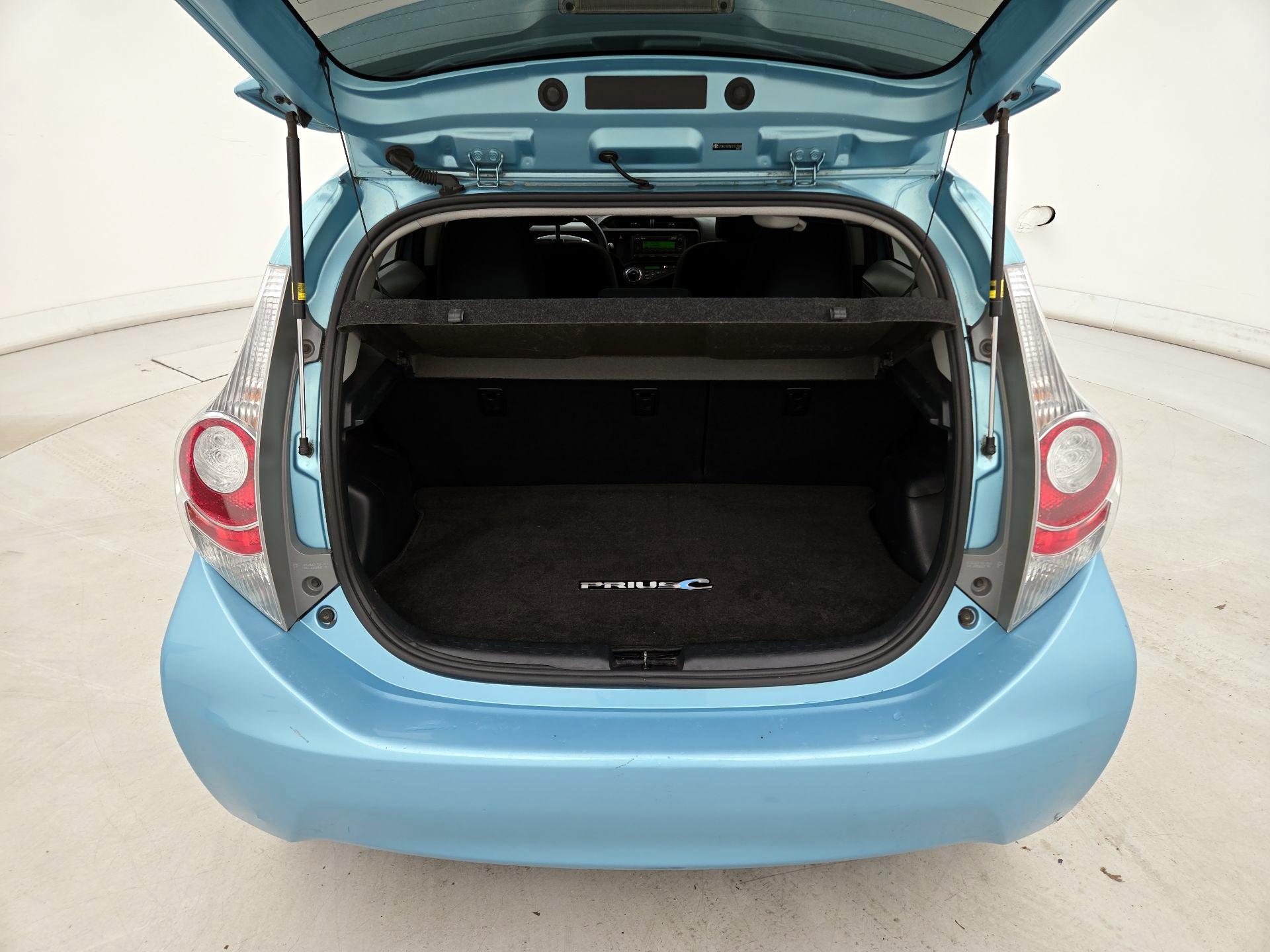 Thumbnail: 2014 Toyota Prius - 19