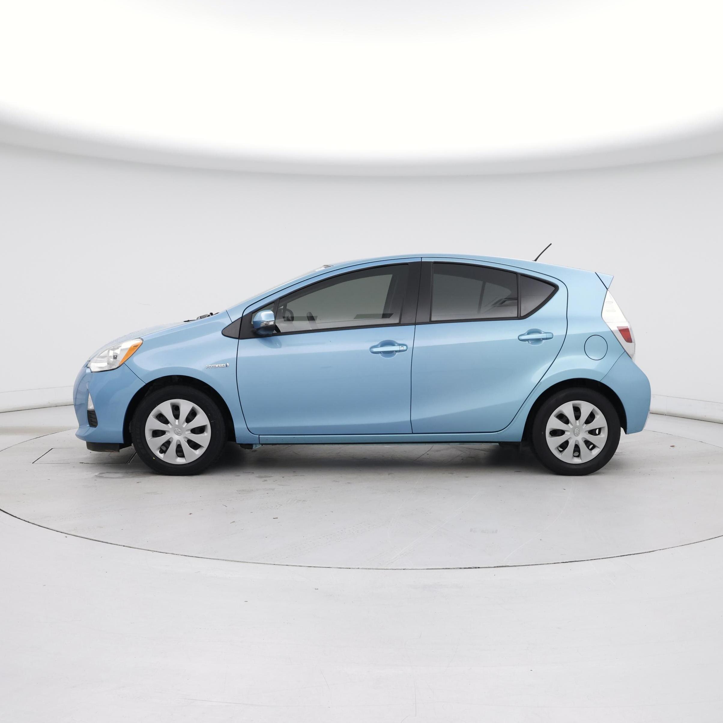 Thumbnail: 2014 Toyota Prius - 3