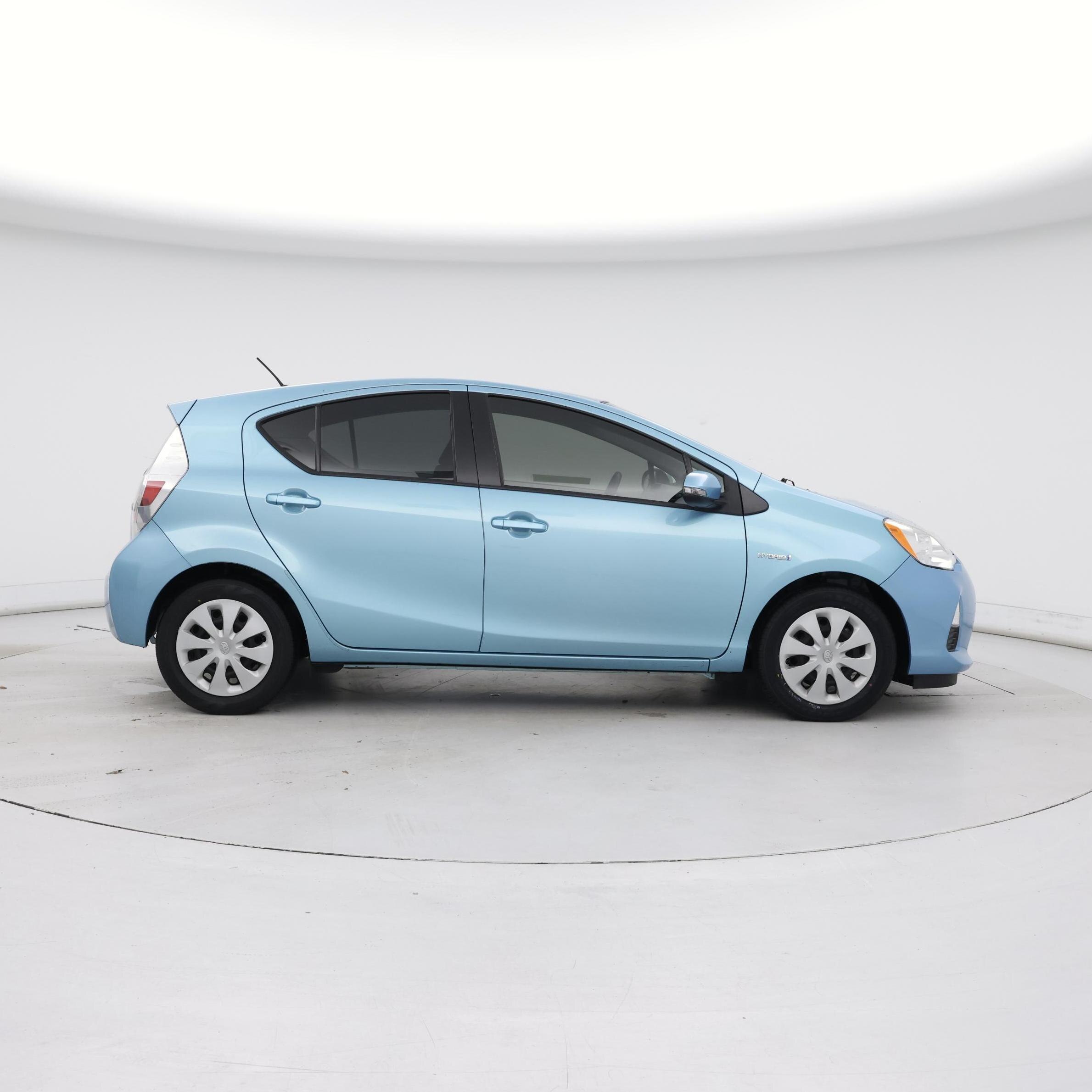 Thumbnail: 2014 Toyota Prius - 7