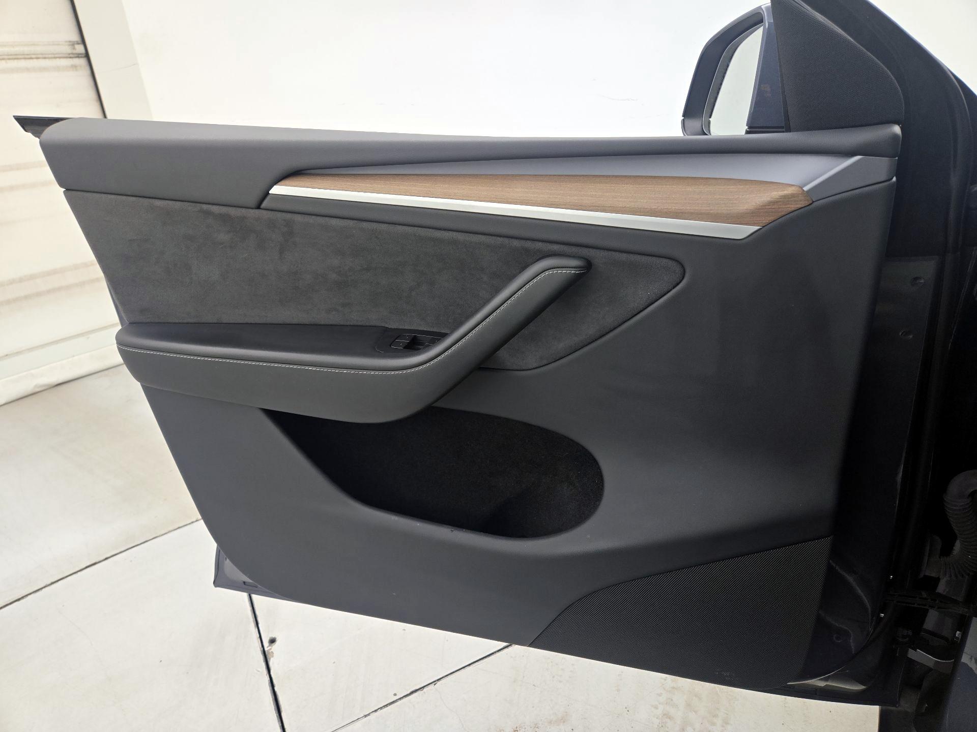 Thumbnail: 2023 Tesla Model Y - 12