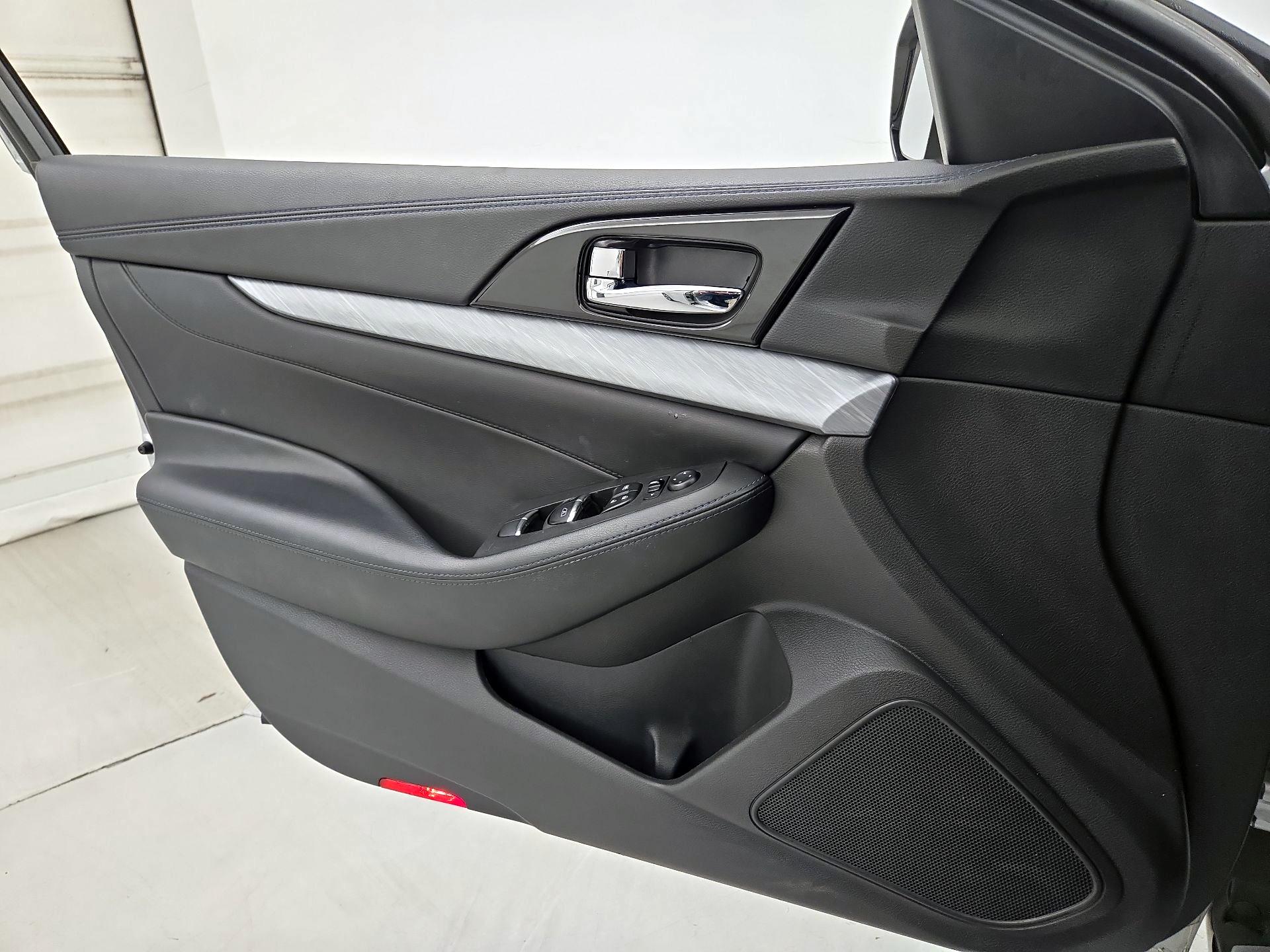 Thumbnail: 2017 Nissan Maxima - 12