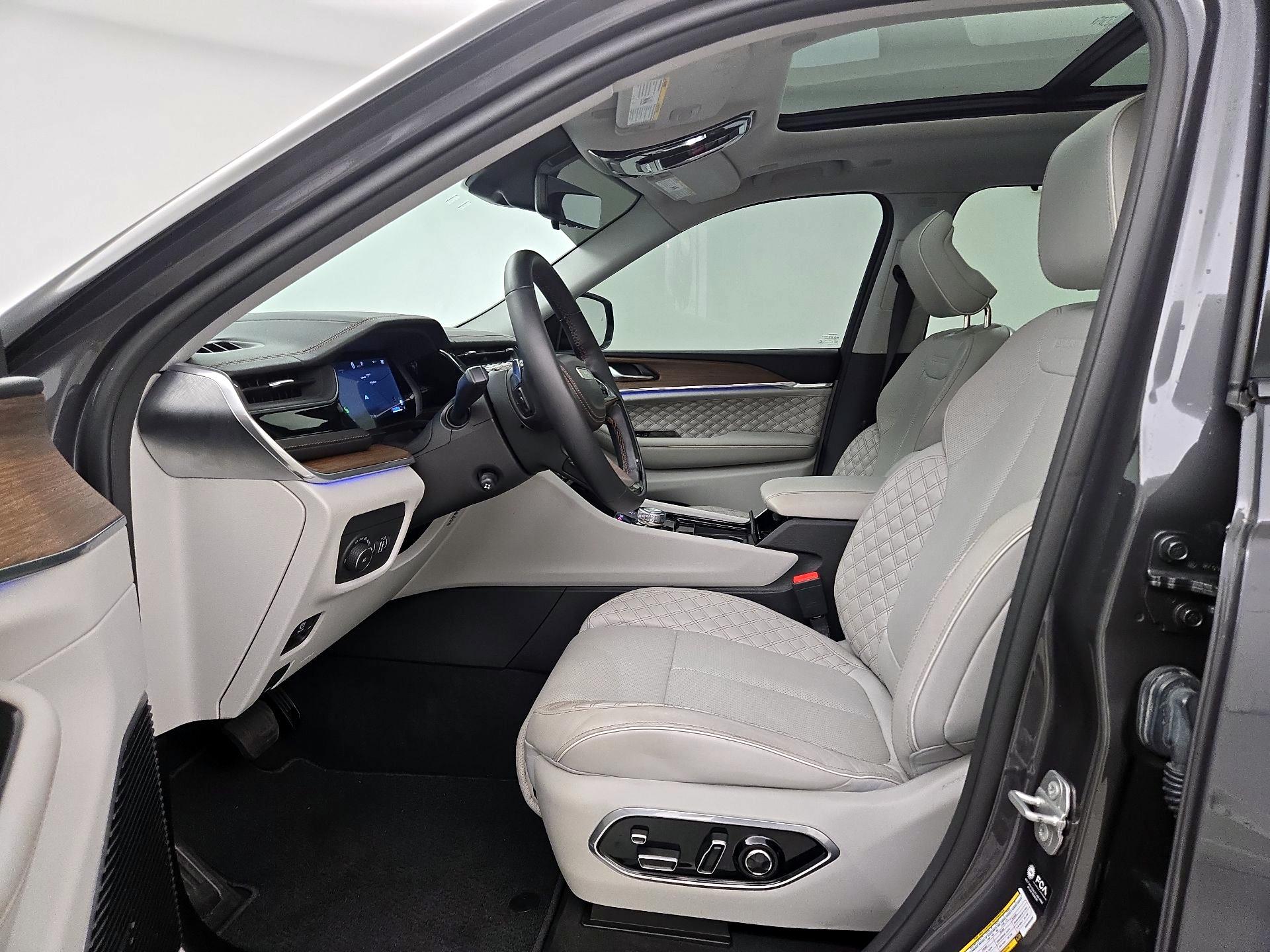 Thumbnail: 2022 Jeep Grand Cherokee L - 11