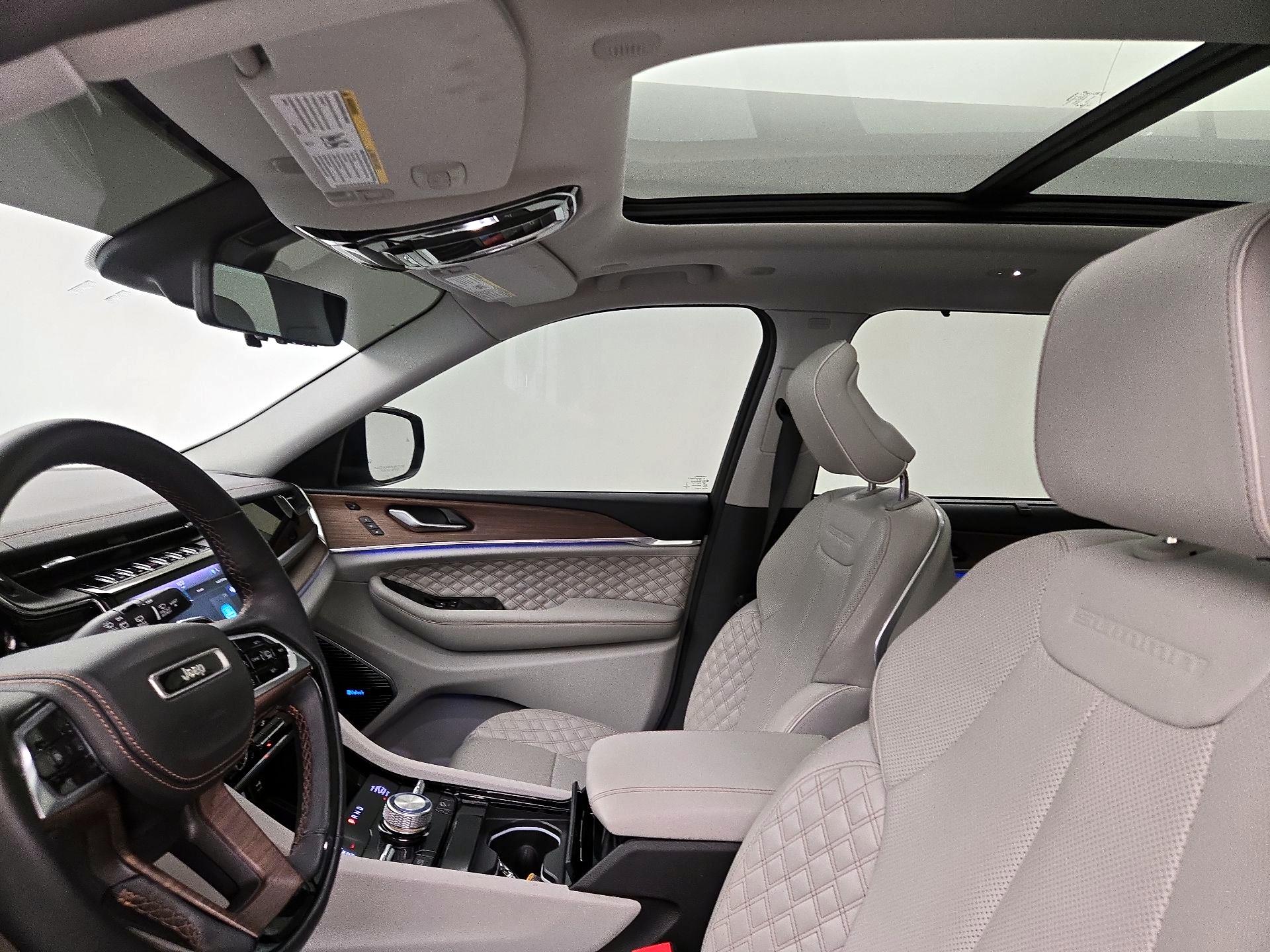 Thumbnail: 2022 Jeep Grand Cherokee L - 20