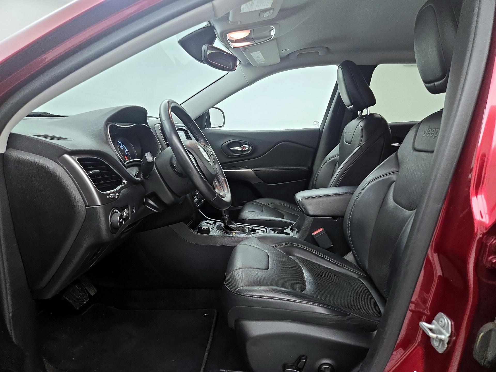 Thumbnail: 2019 Jeep Cherokee - 11