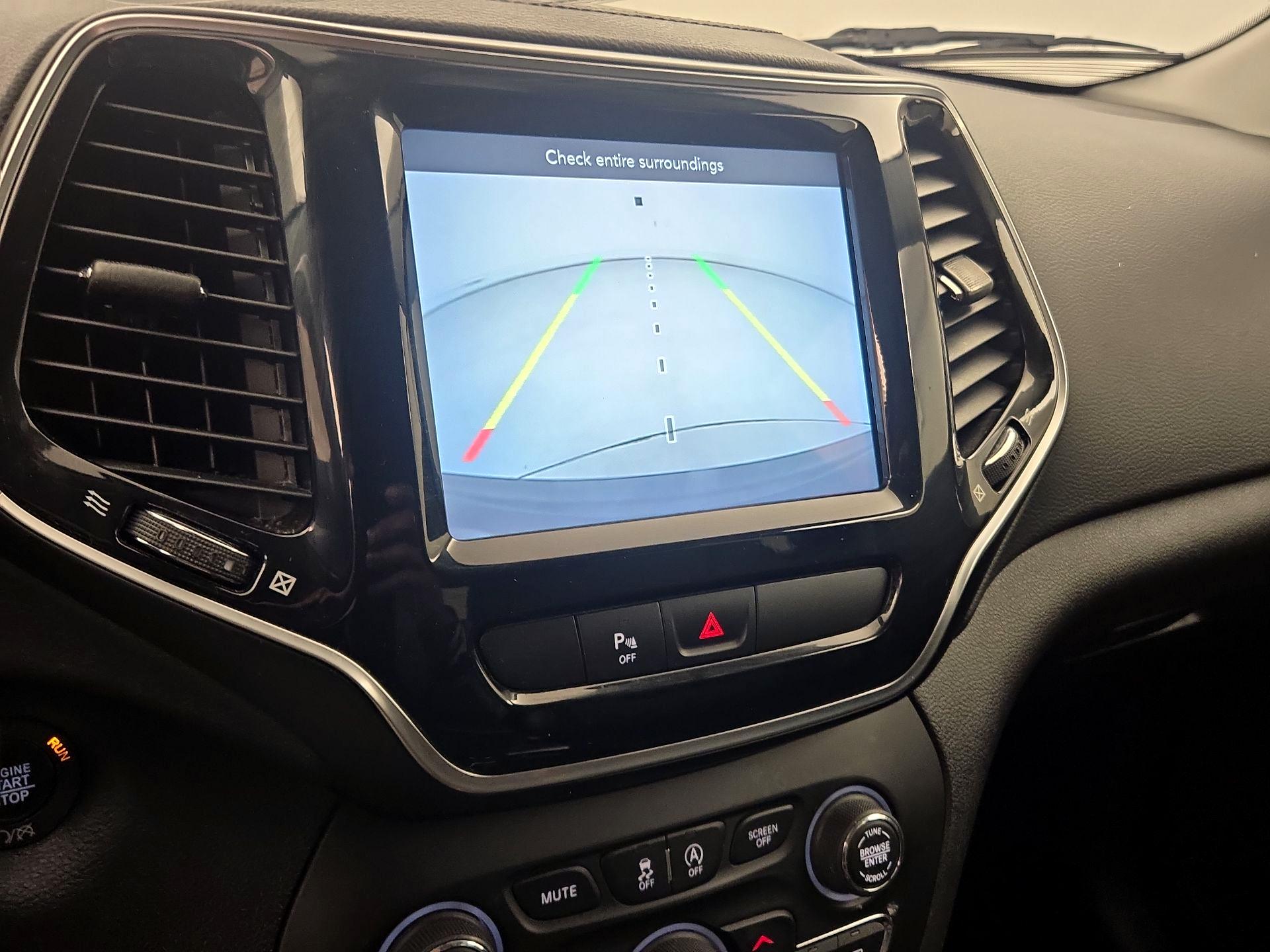 Thumbnail: 2019 Jeep Cherokee - 14