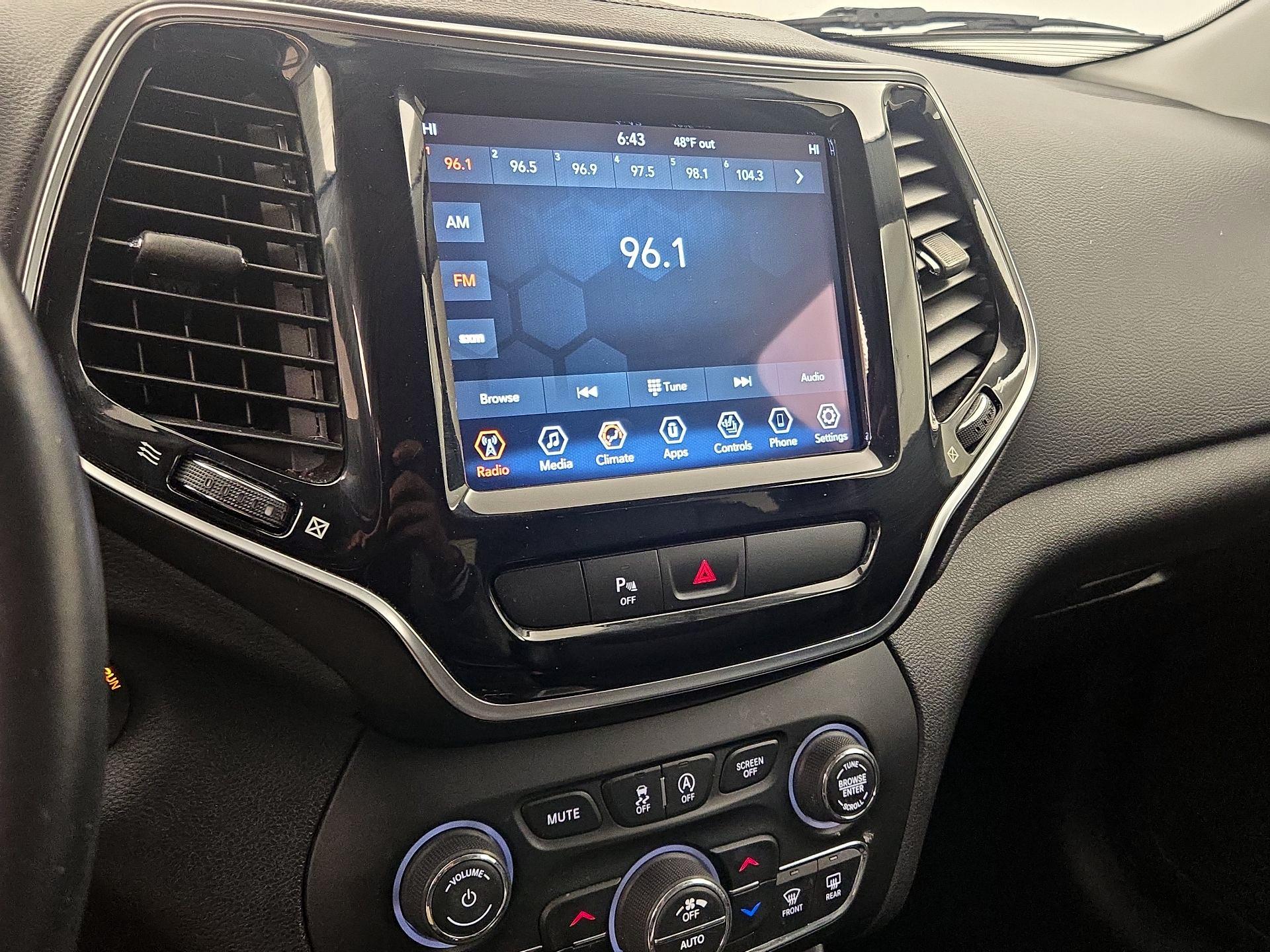 Thumbnail: 2019 Jeep Cherokee - 15