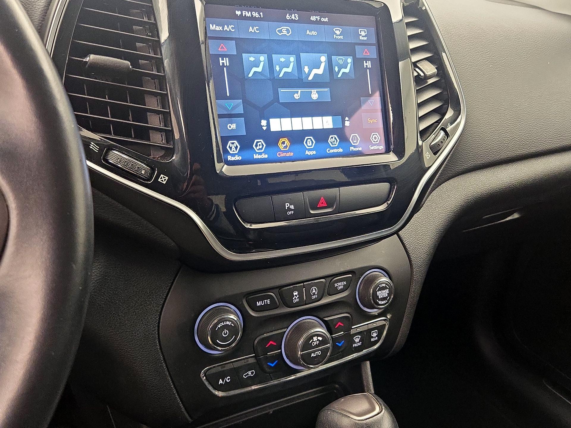 Thumbnail: 2019 Jeep Cherokee - 16