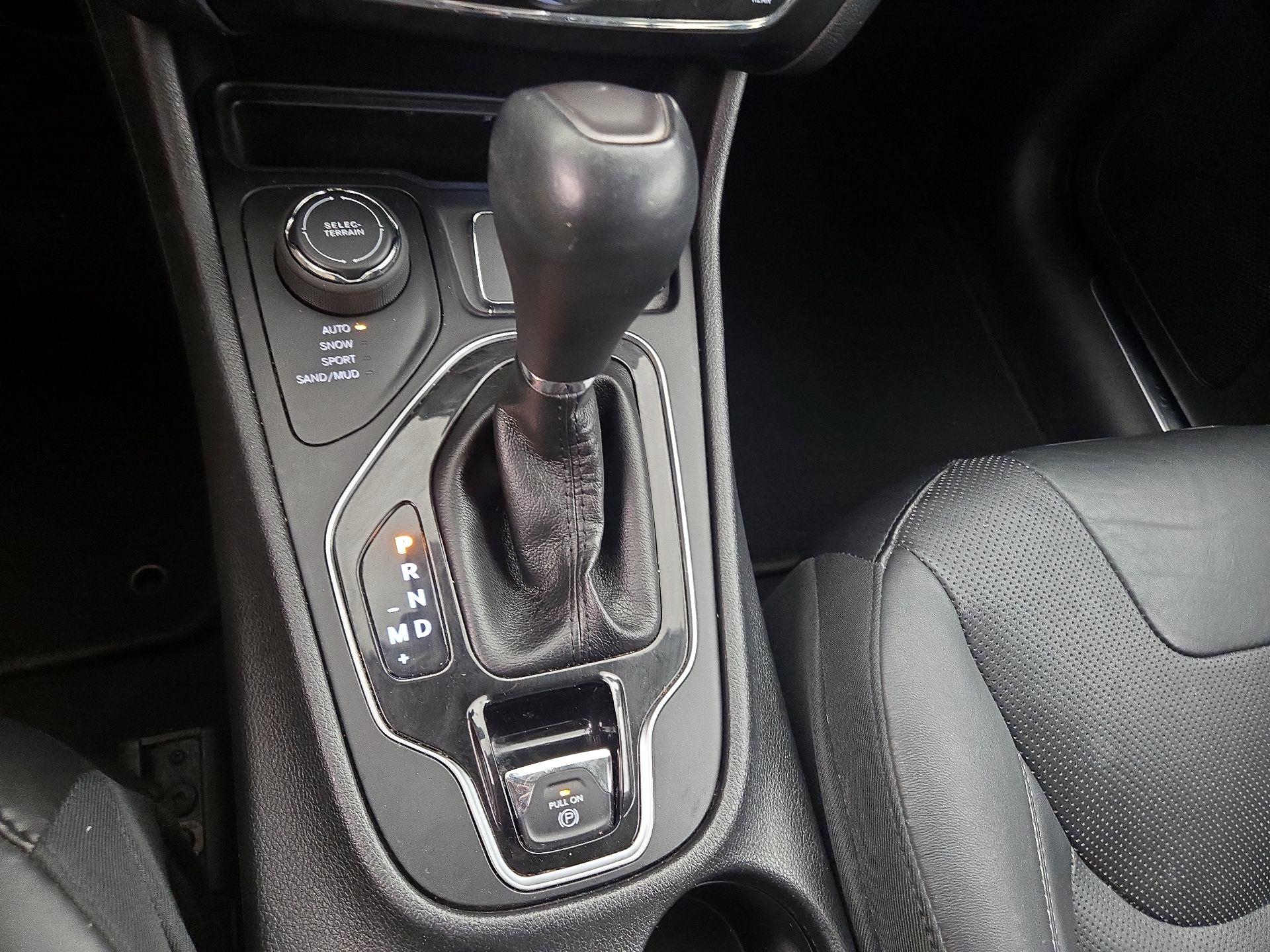 Thumbnail: 2019 Jeep Cherokee - 17