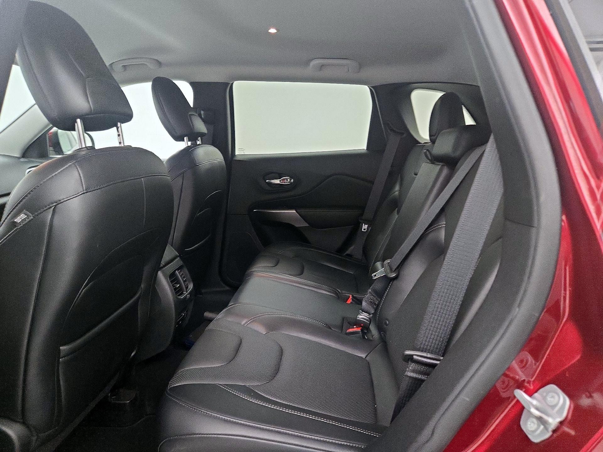 Thumbnail: 2019 Jeep Cherokee - 19