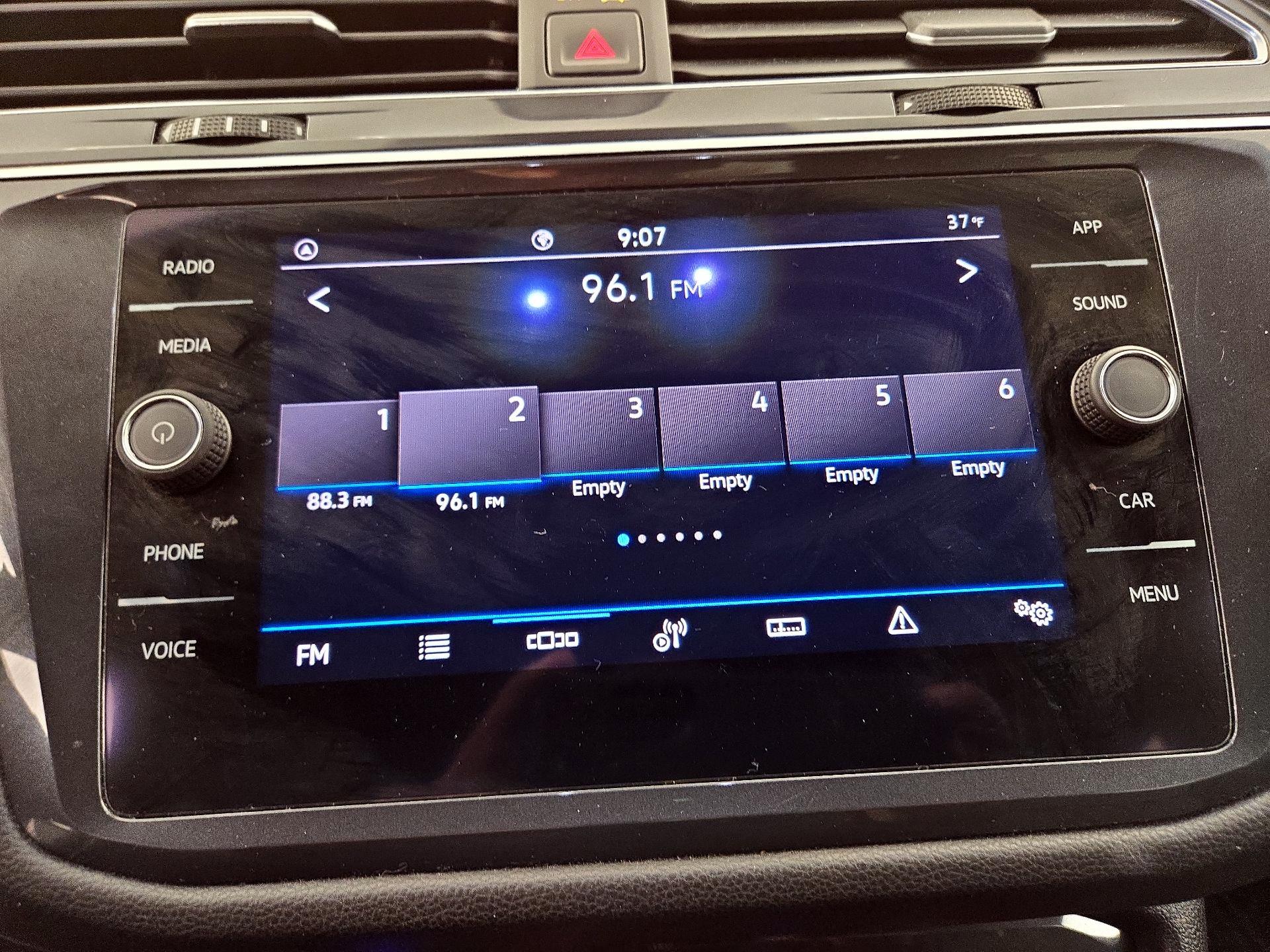 Thumbnail: 2022 Volkswagen Tiguan - 15