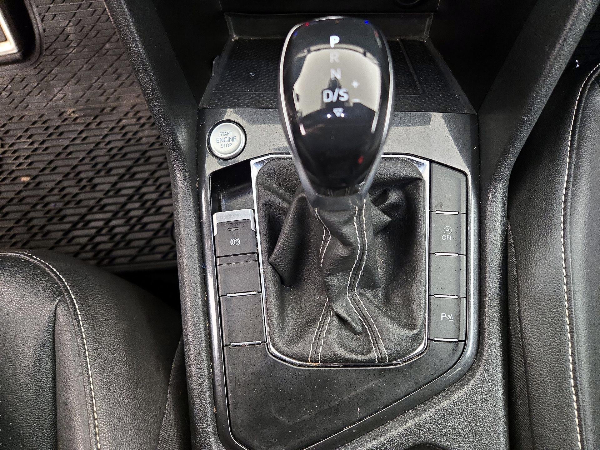 Thumbnail: 2022 Volkswagen Tiguan - 17