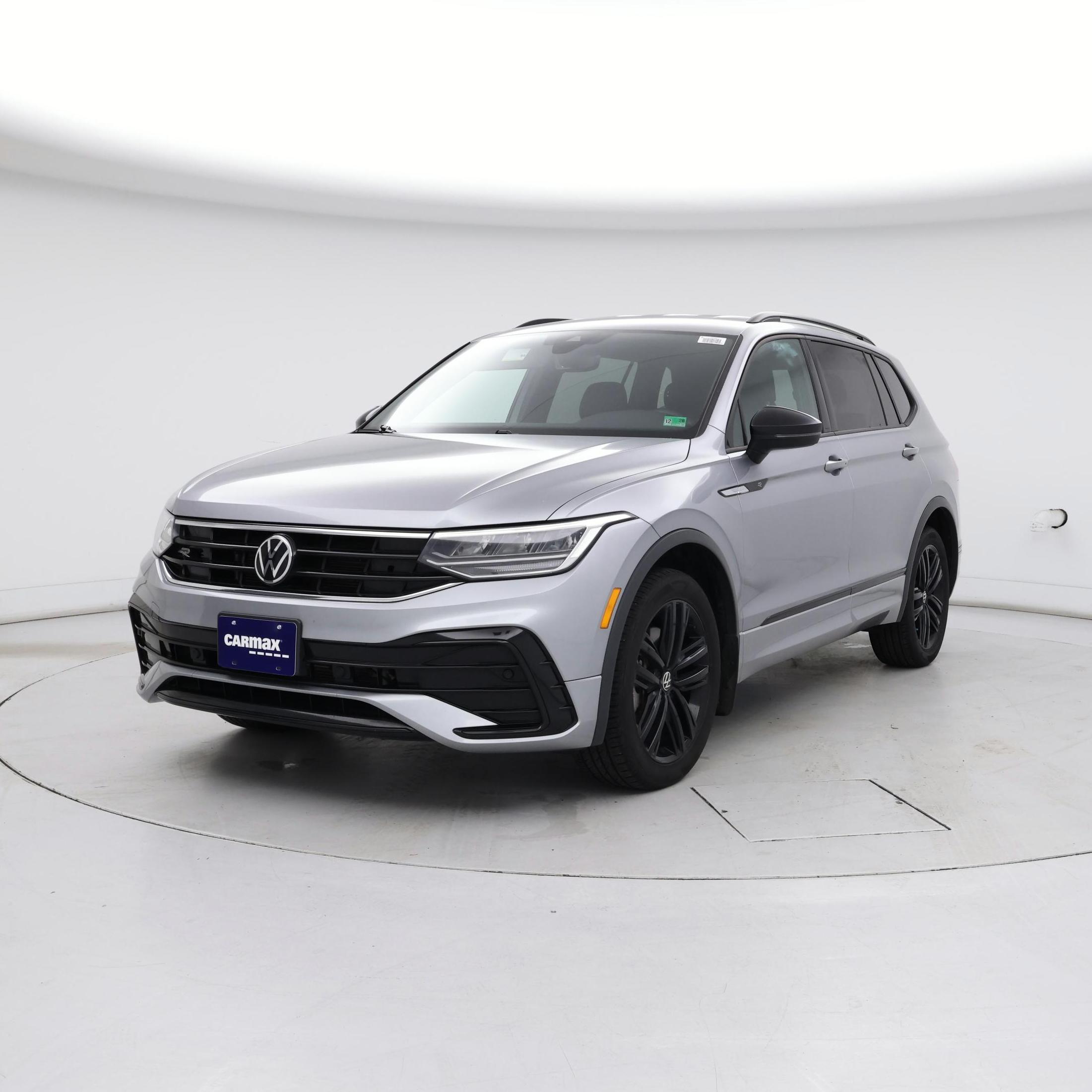 Thumbnail: 2022 Volkswagen Tiguan - 4