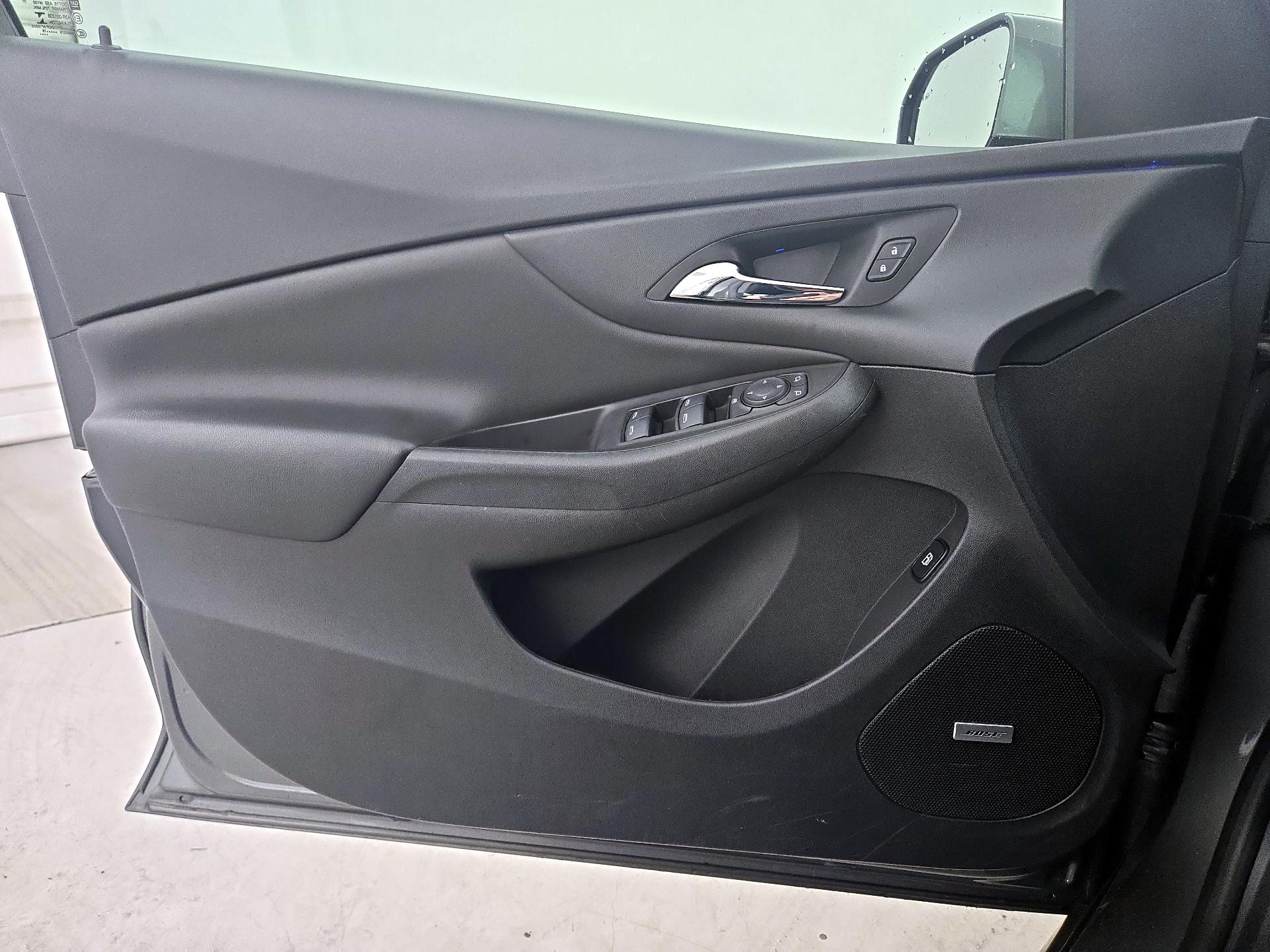 Thumbnail: 2017 Chevrolet Volt - 12