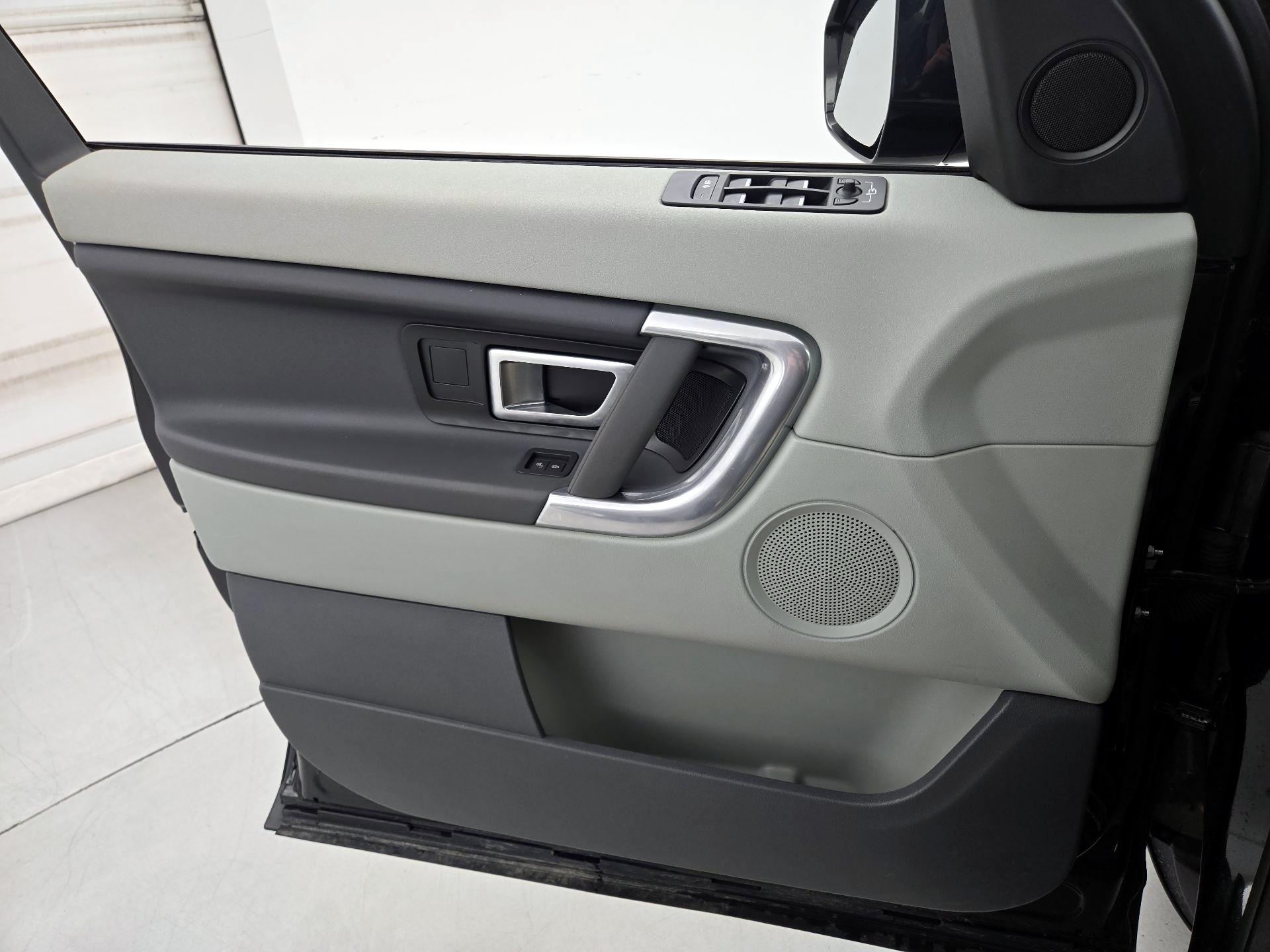 Thumbnail: 2019 Land Rover Discovery Sport - 12