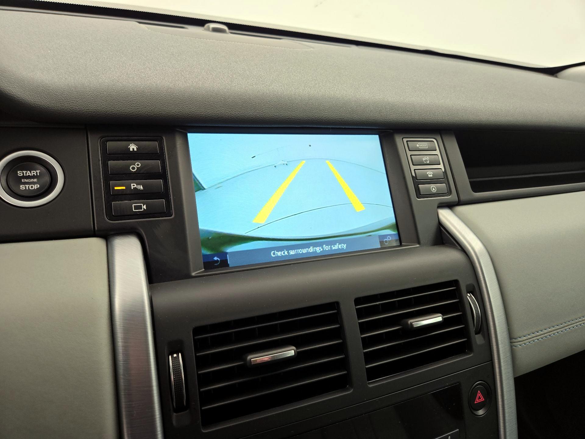 Thumbnail: 2019 Land Rover Discovery Sport - 14