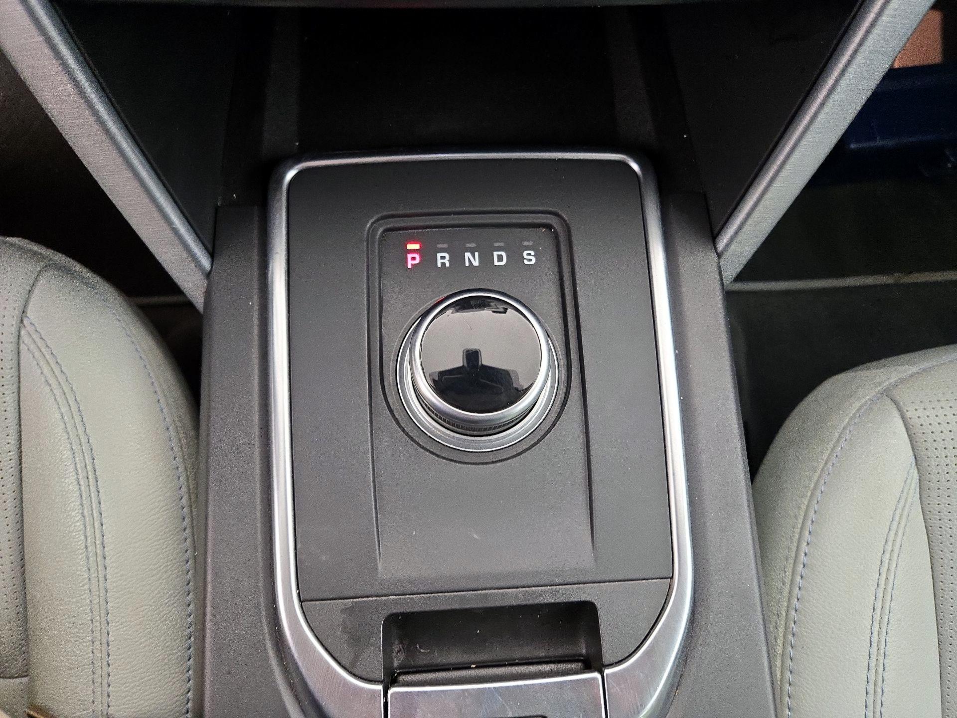 Thumbnail: 2019 Land Rover Discovery Sport - 17