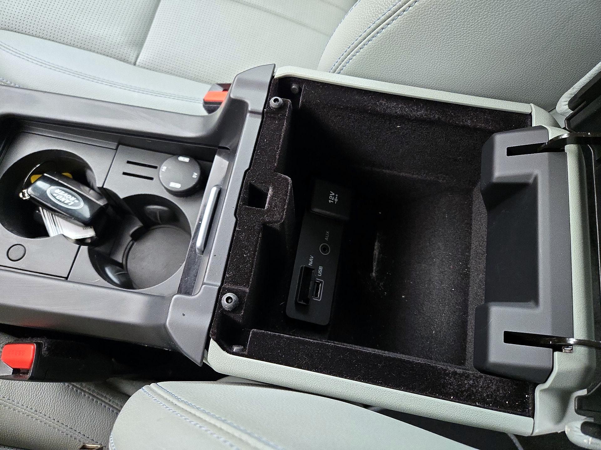 Thumbnail: 2019 Land Rover Discovery Sport - 18