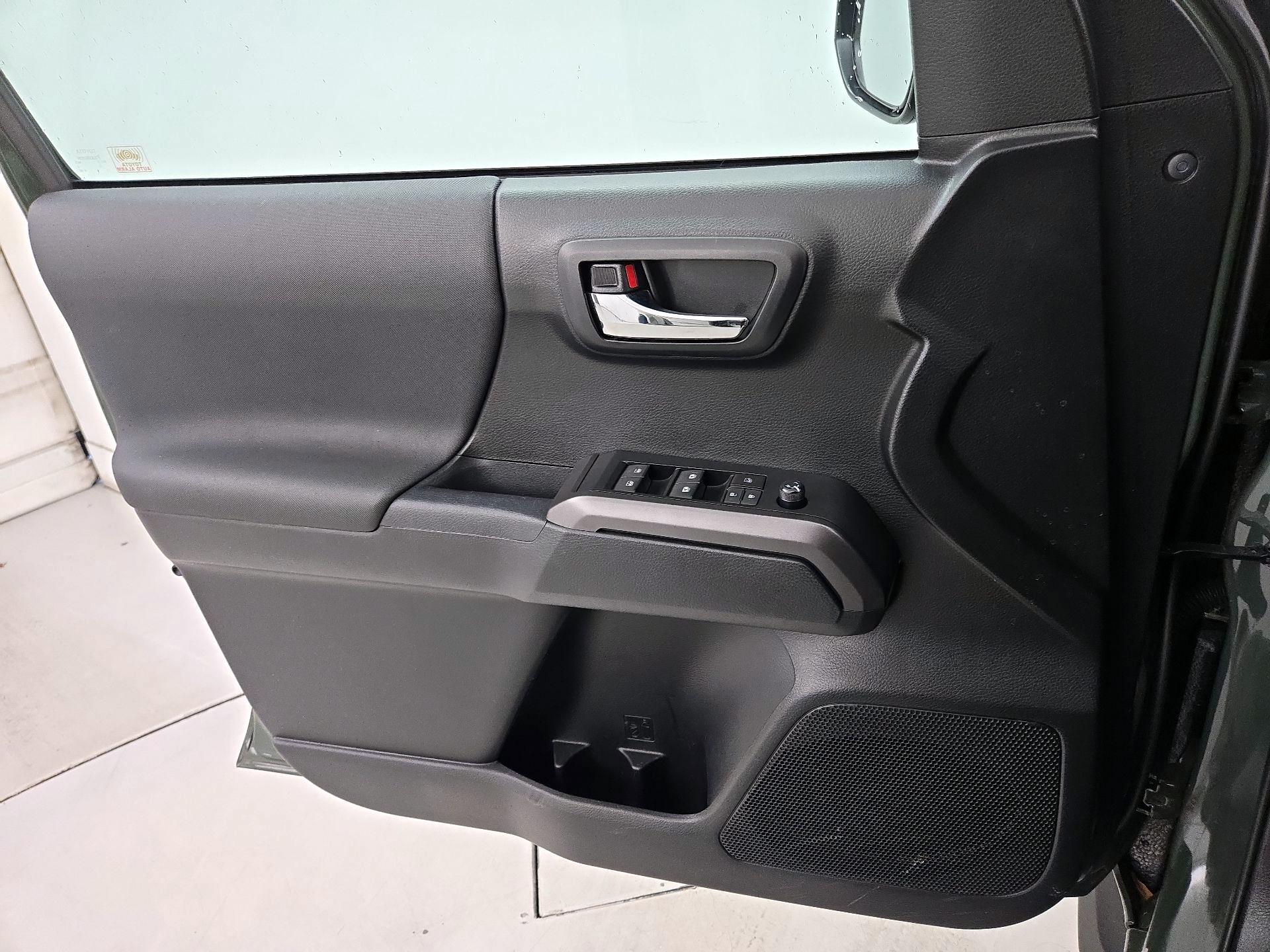 Thumbnail: 2021 Toyota Tacoma - 12