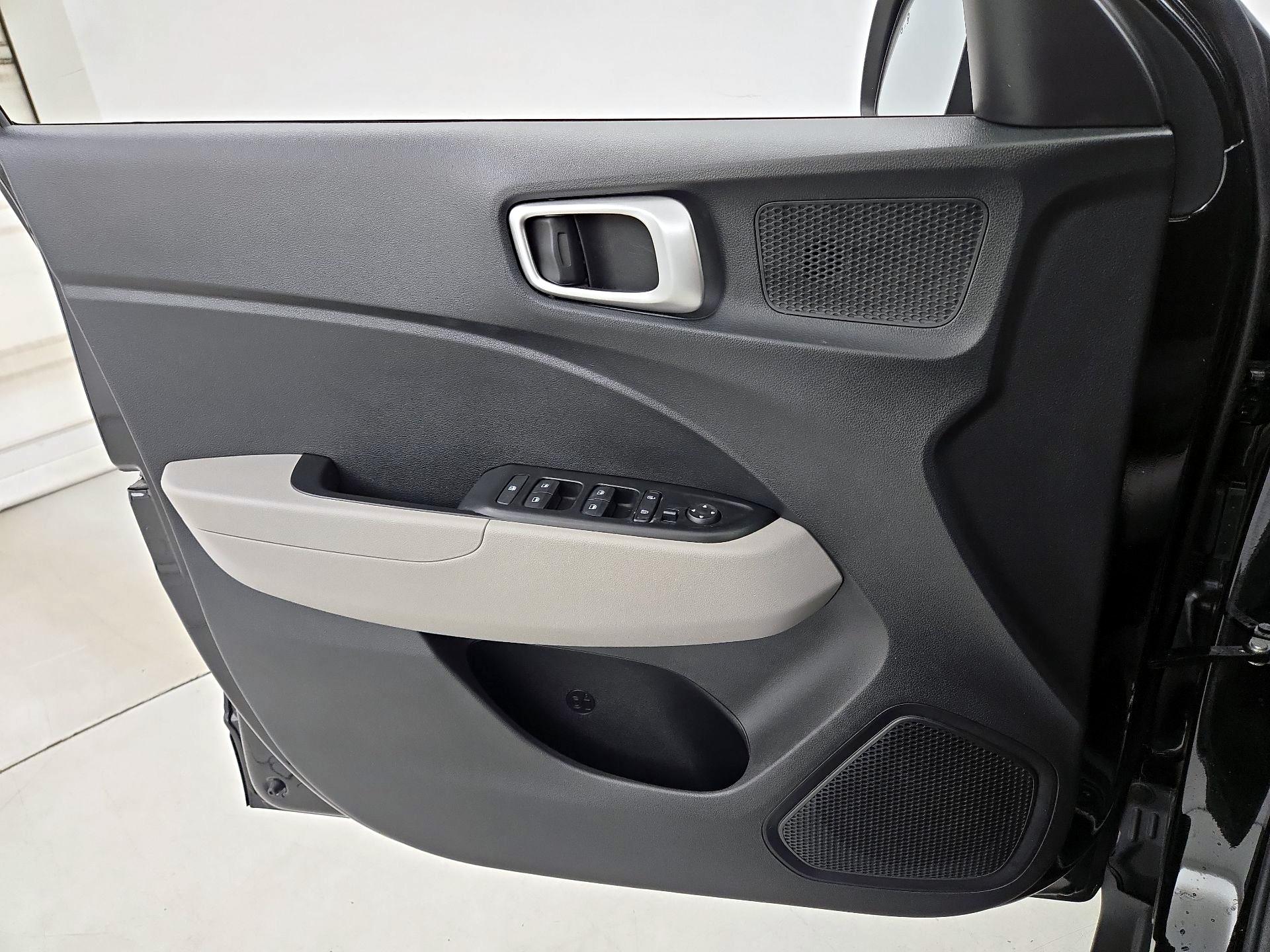 Thumbnail: 2023 Hyundai Venue - 12