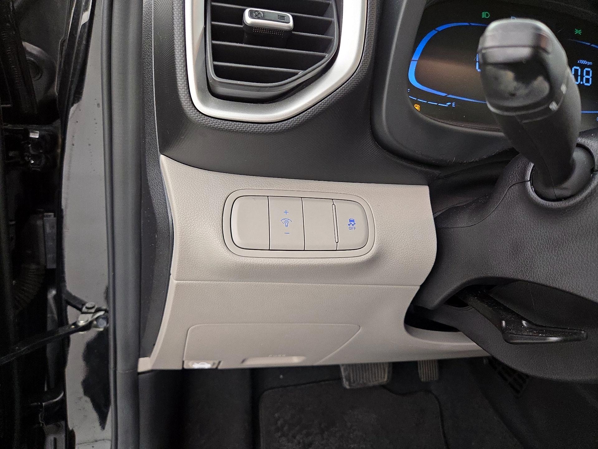 Thumbnail: 2023 Hyundai Venue - 13