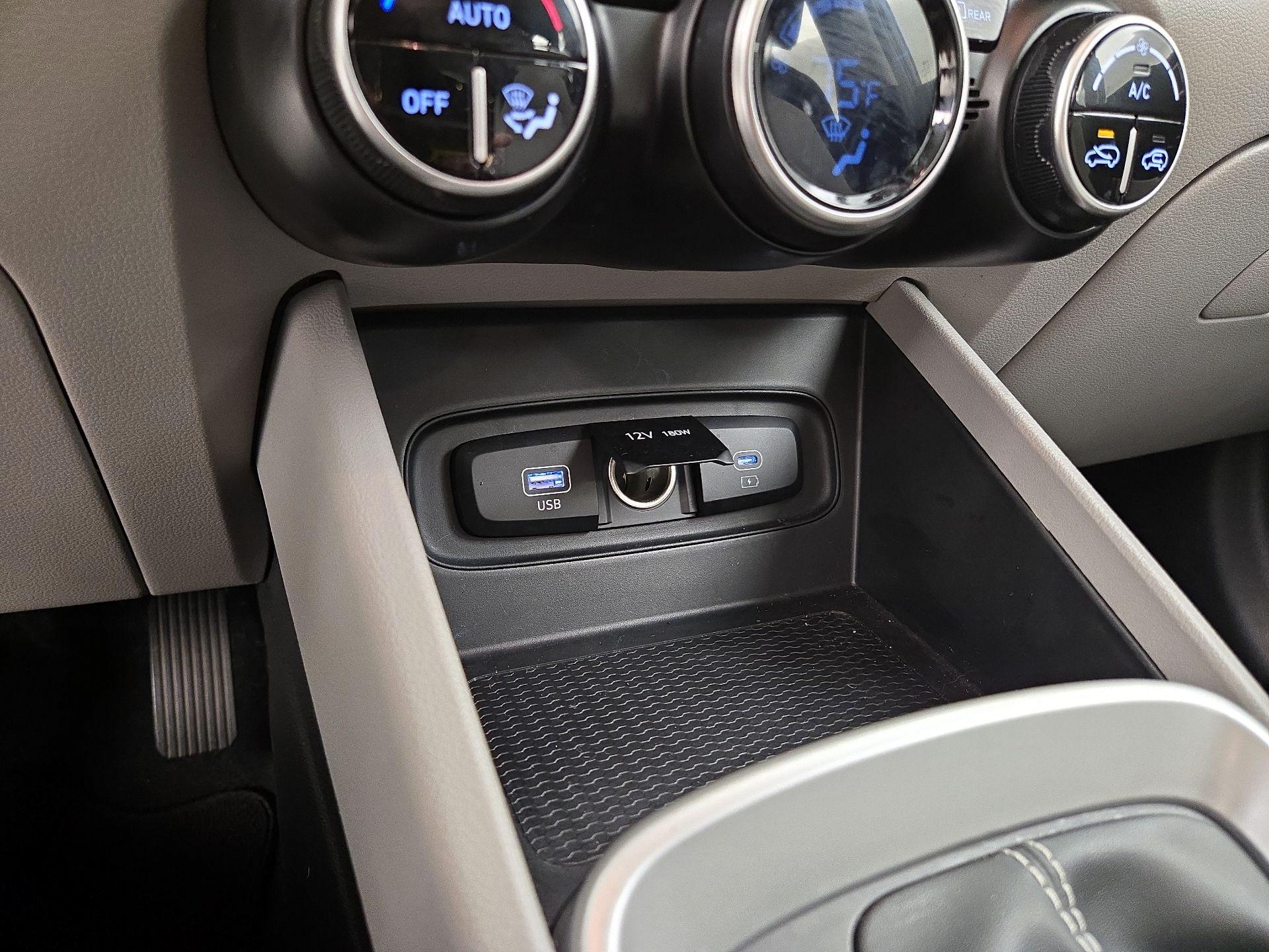 Thumbnail: 2023 Hyundai Venue - 18