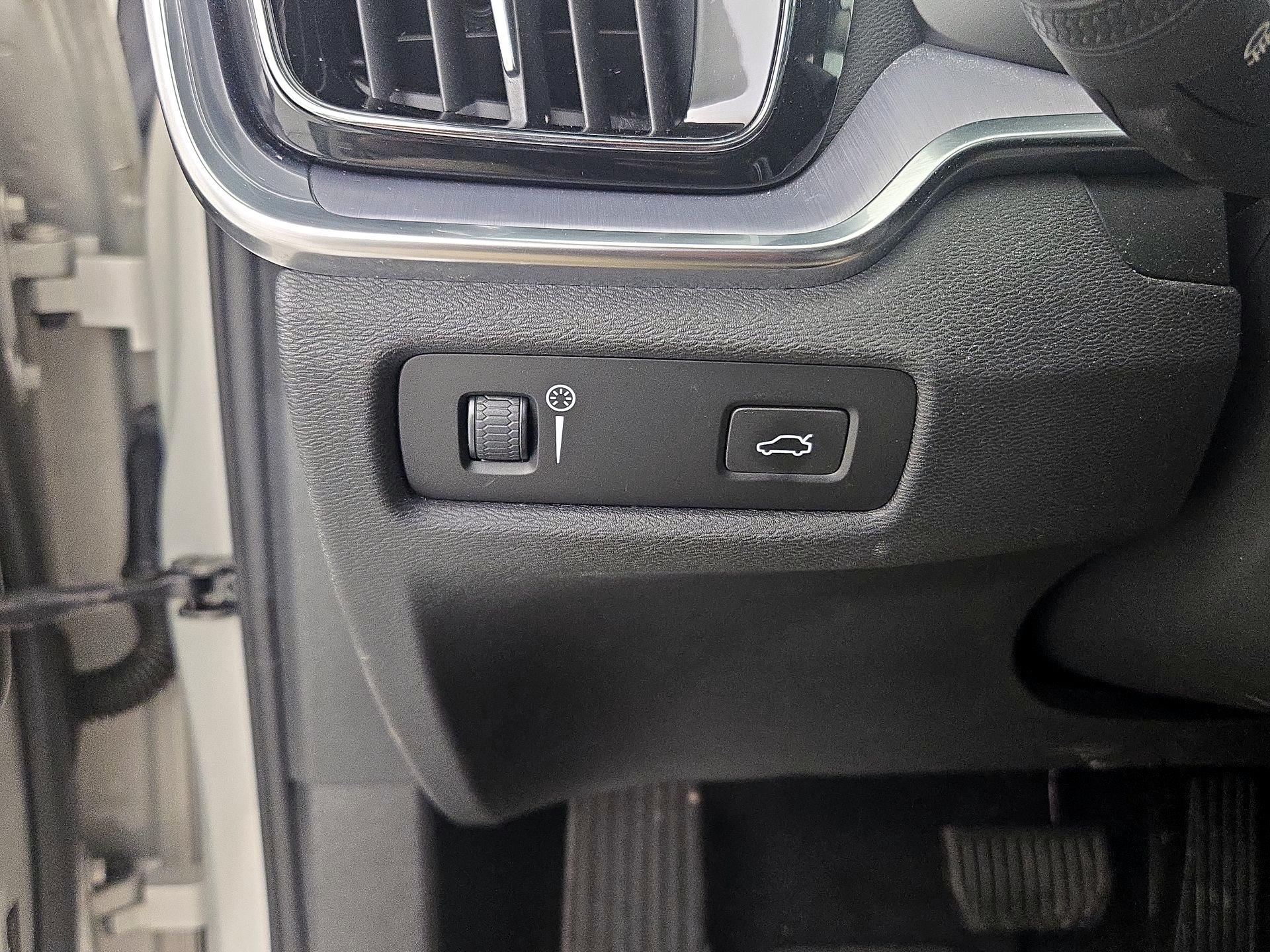 Thumbnail: 2020 Volvo S60 - 13