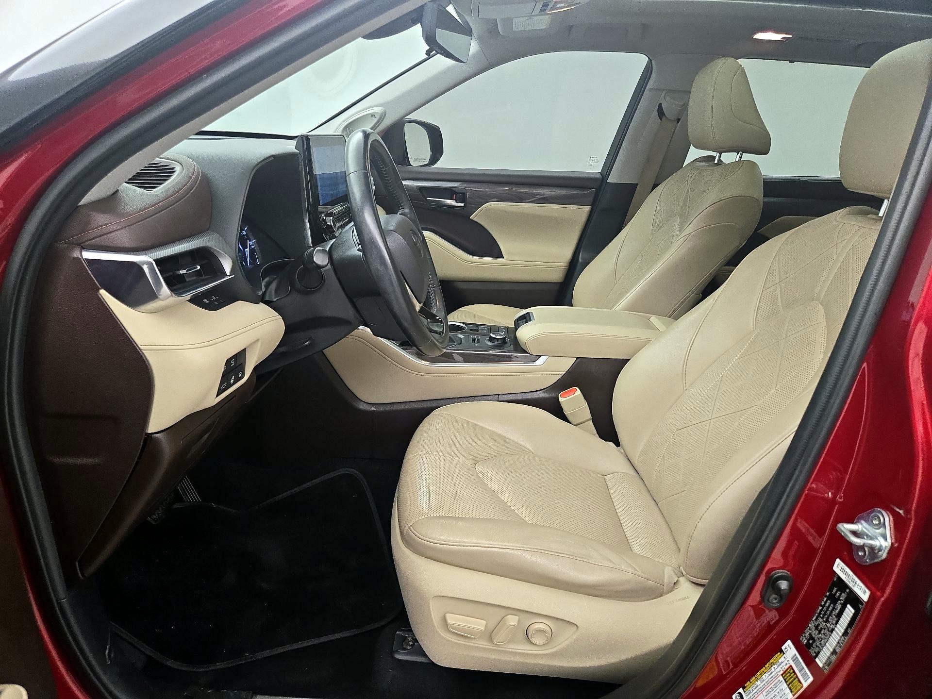 Thumbnail: 2021 Toyota Highlander - 11