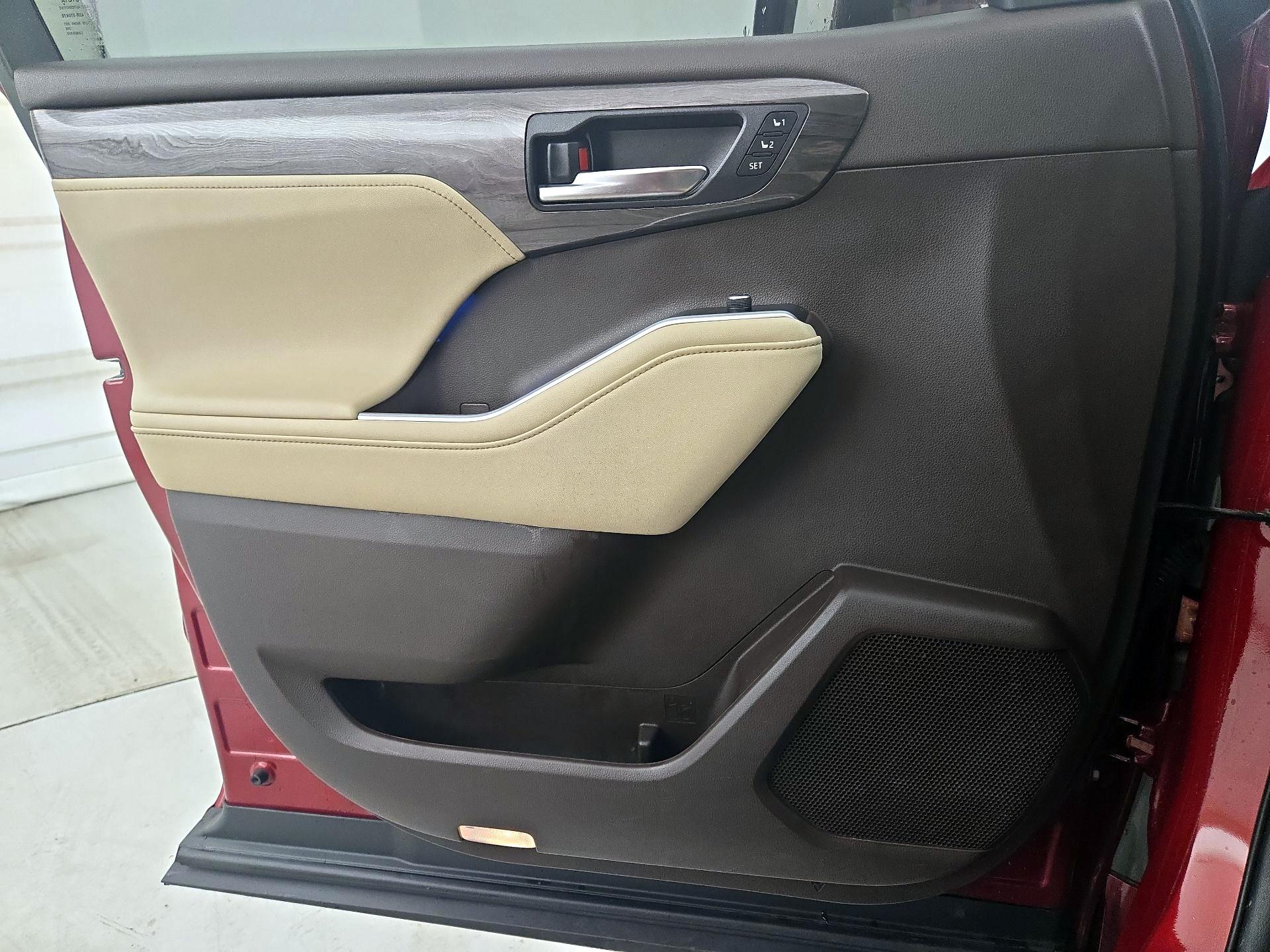 Thumbnail: 2021 Toyota Highlander - 12