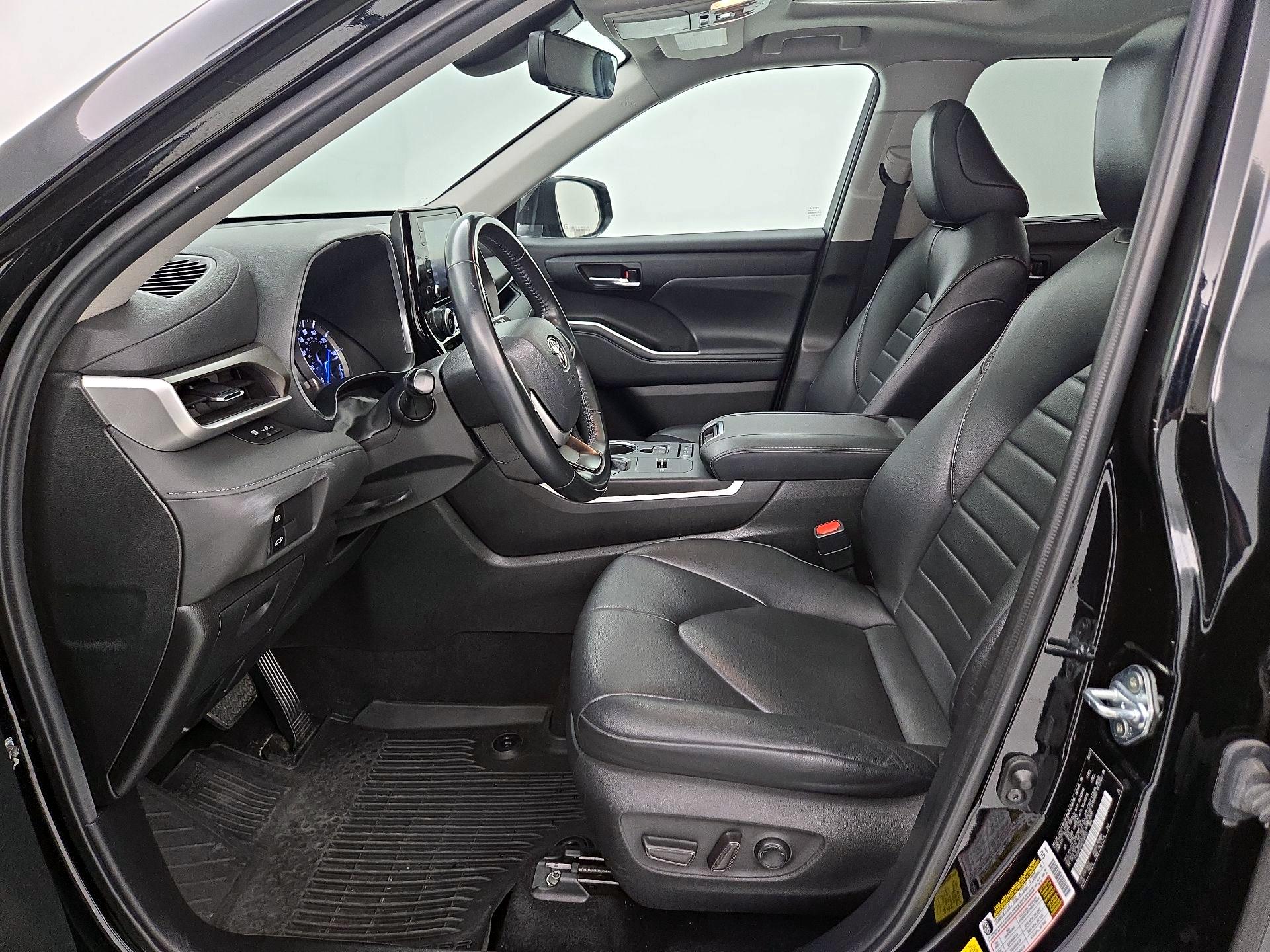 Thumbnail: 2022 Toyota Highlander - 11