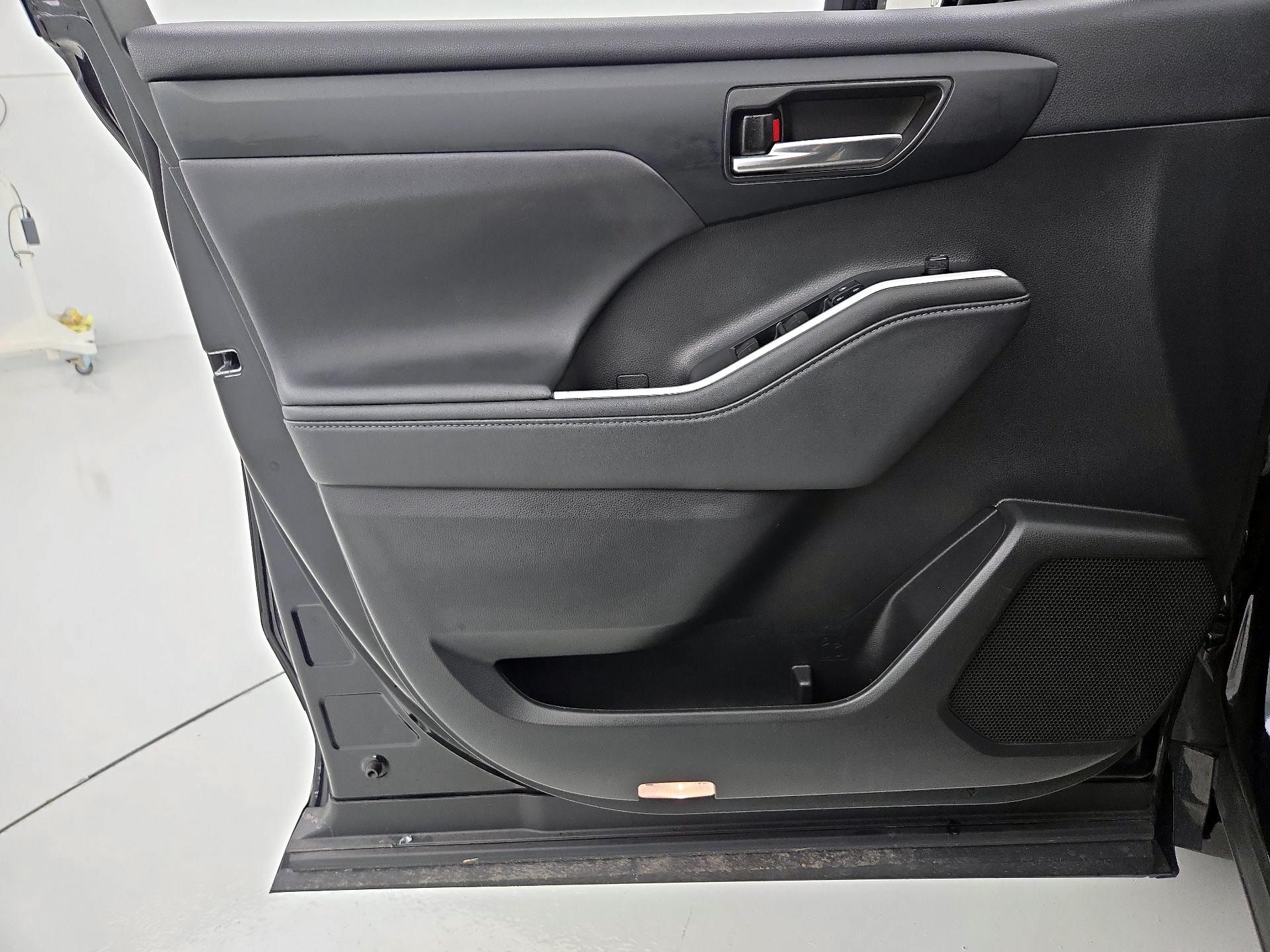 Thumbnail: 2022 Toyota Highlander - 12