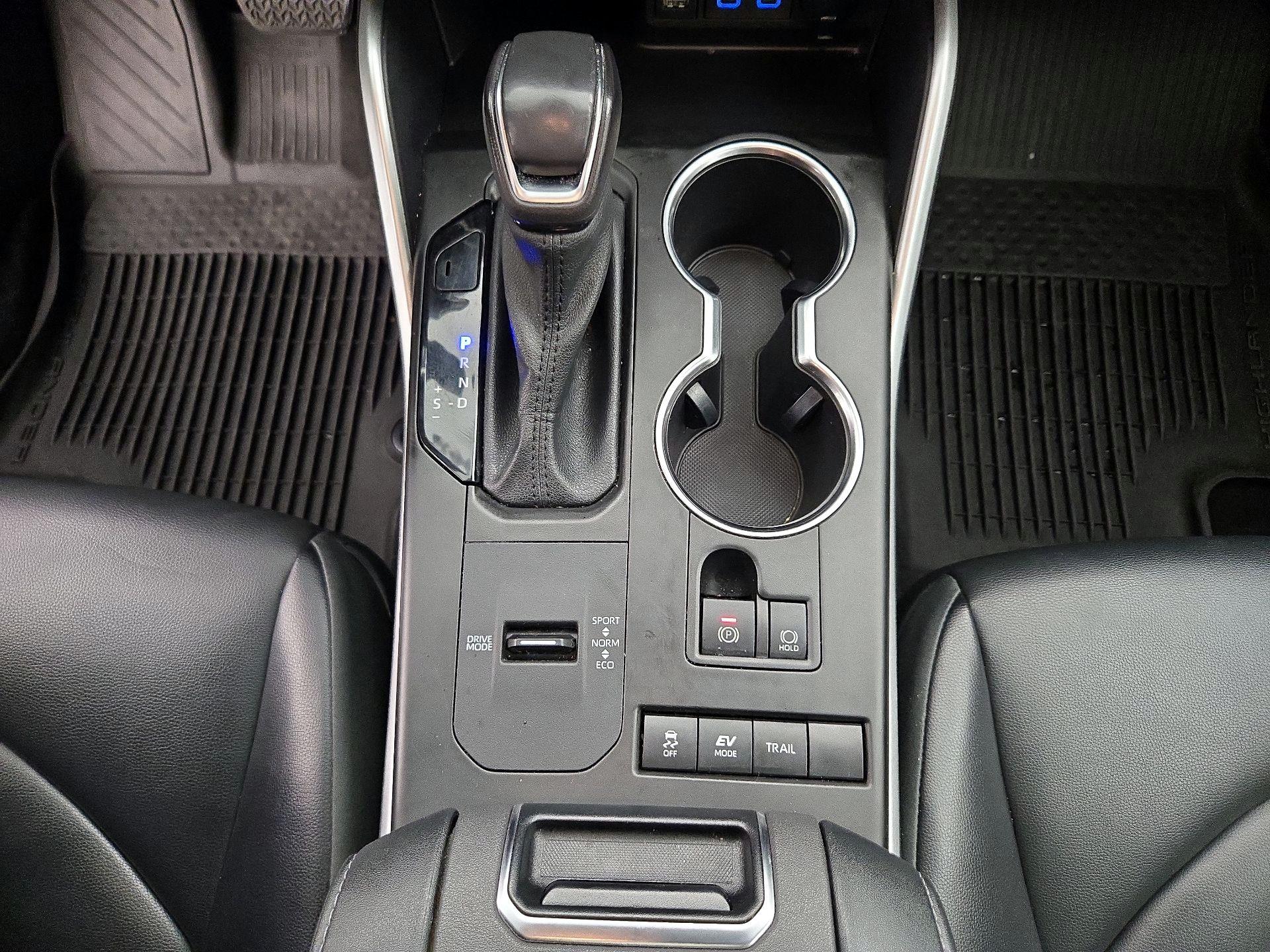 Thumbnail: 2022 Toyota Highlander - 17