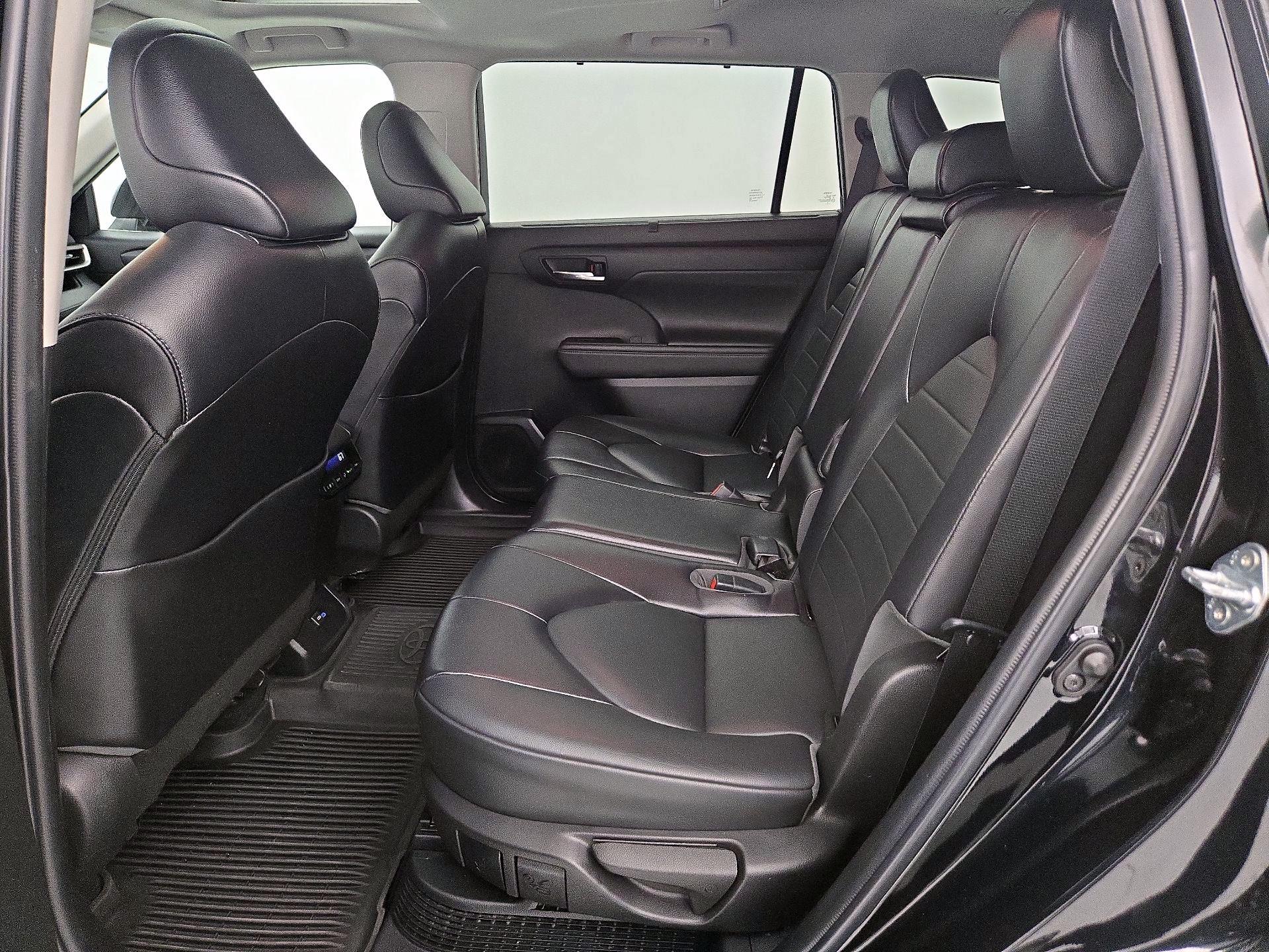 Thumbnail: 2022 Toyota Highlander - 20