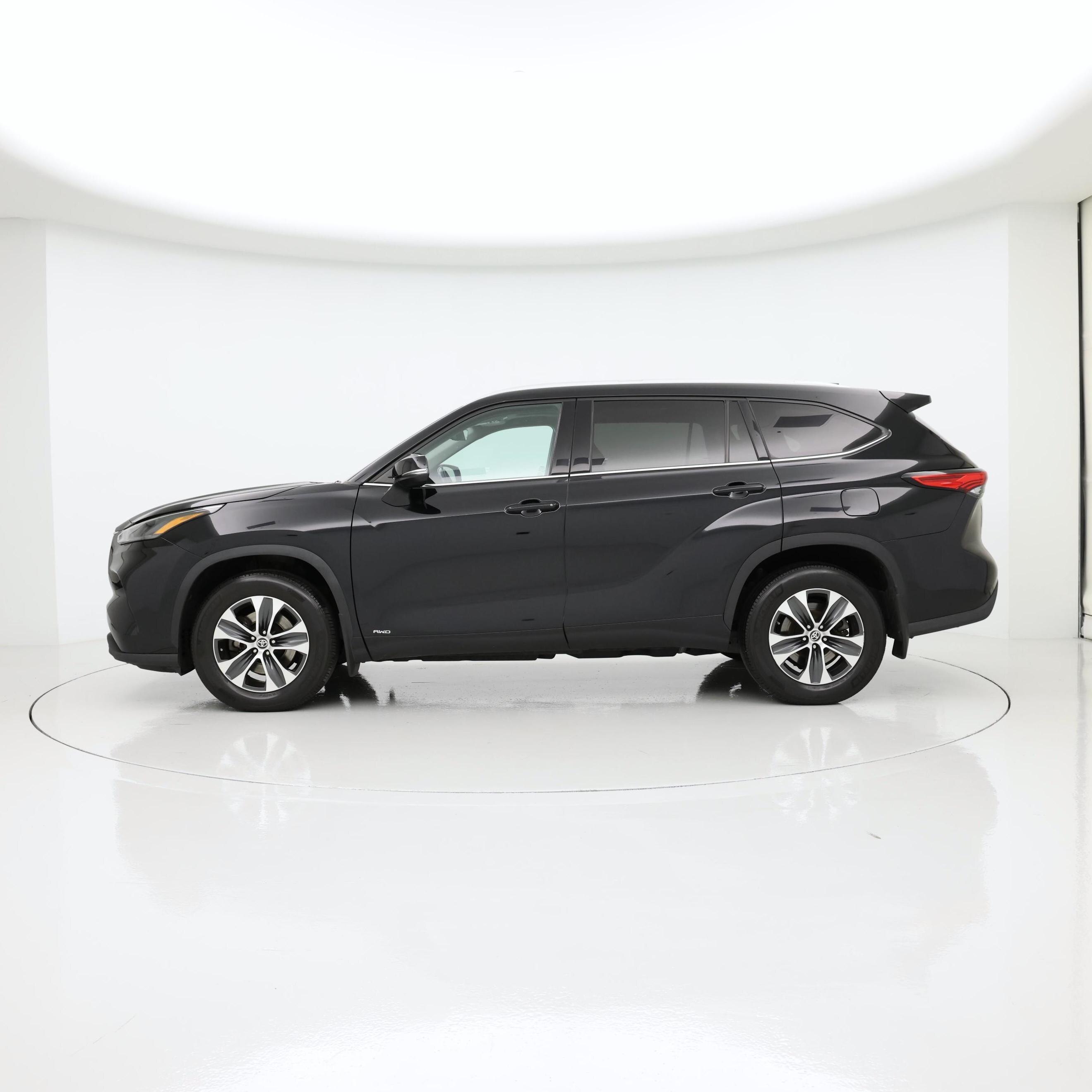 Thumbnail: 2022 Toyota Highlander - 3