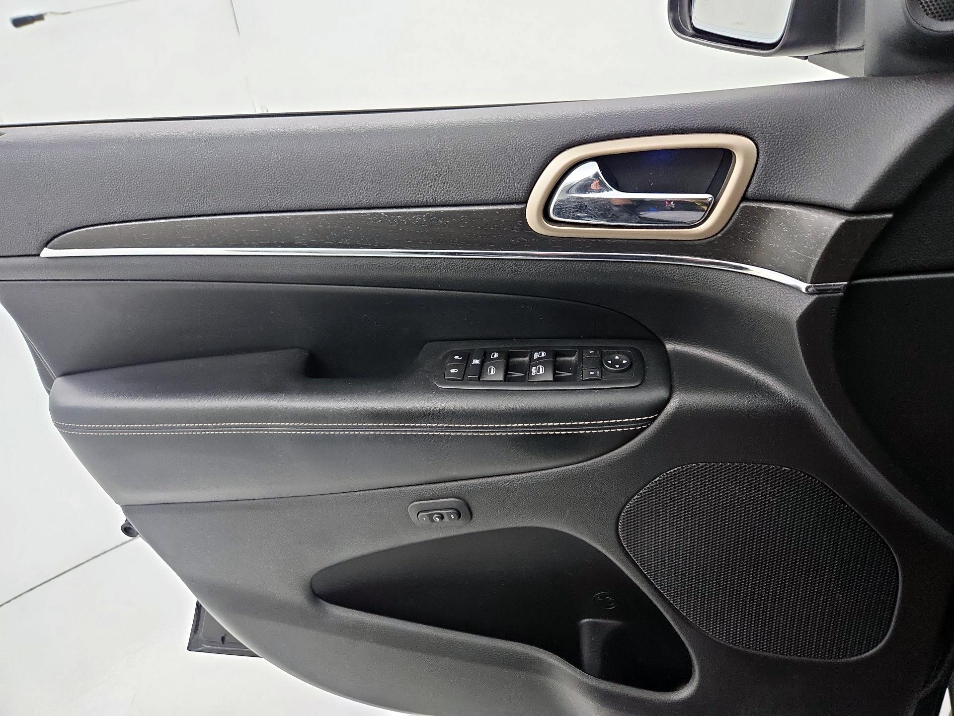 Thumbnail: 2017 Jeep Grand Cherokee - 12