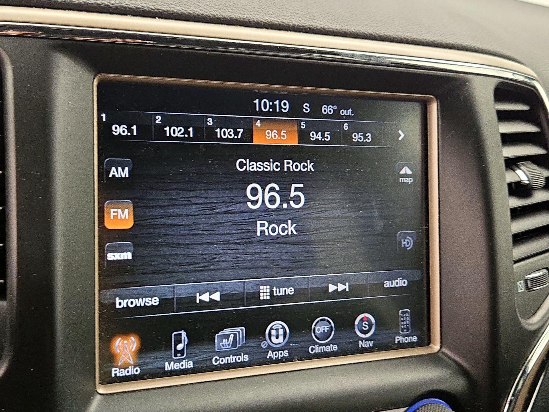 Thumbnail: 2017 Jeep Grand Cherokee - 16