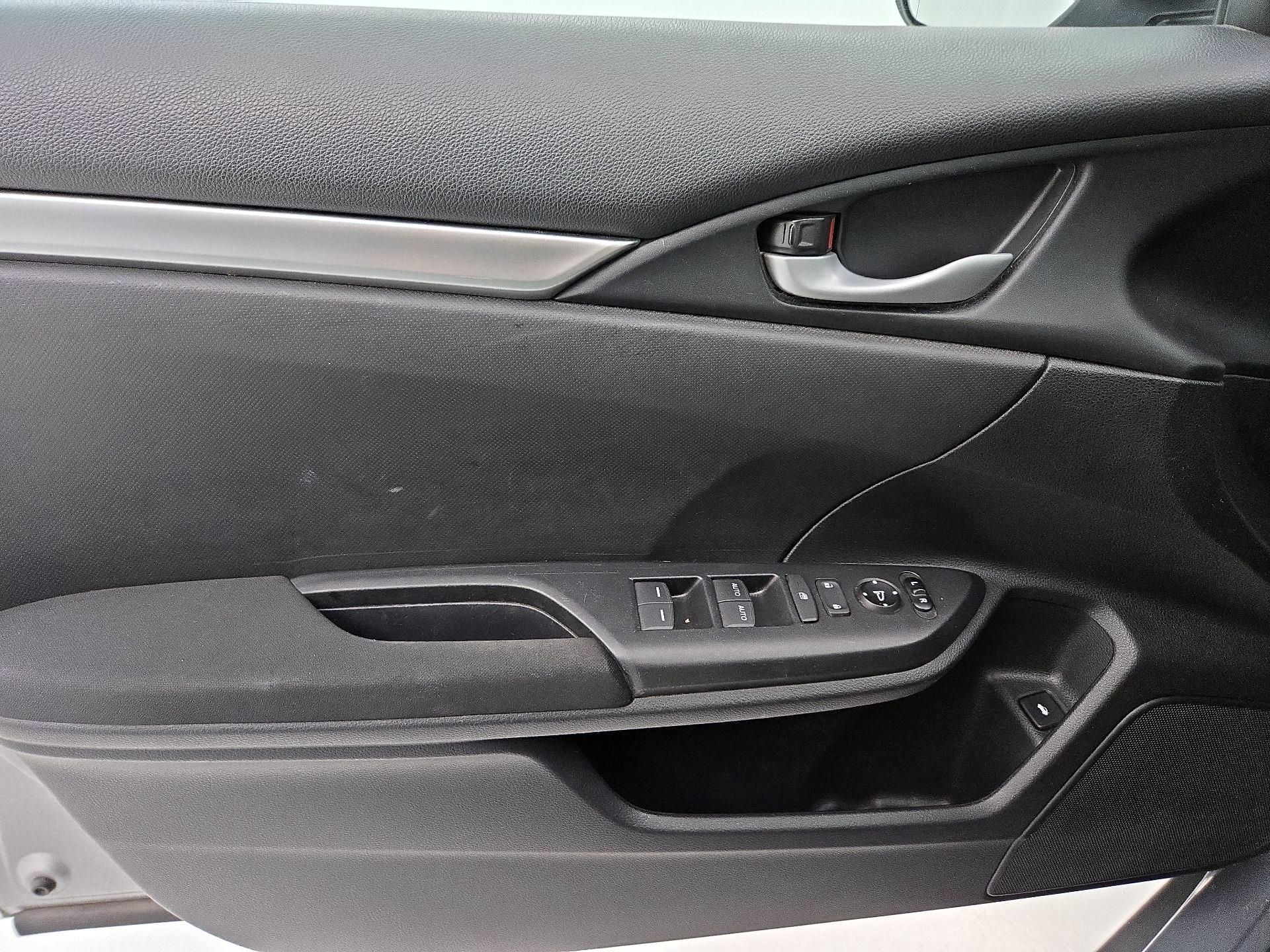 Thumbnail: 2016 Honda Civic - 12