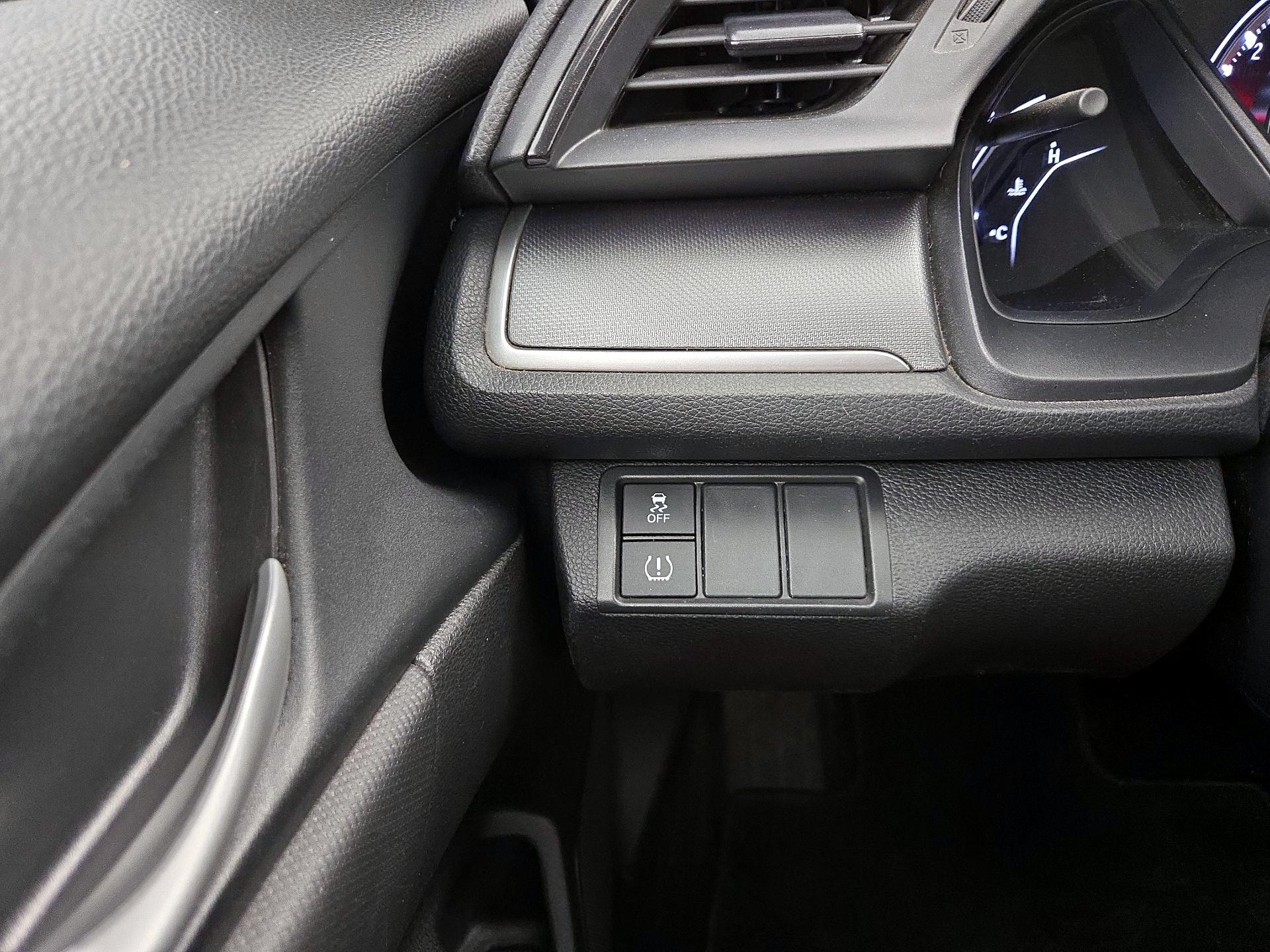 Thumbnail: 2016 Honda Civic - 13