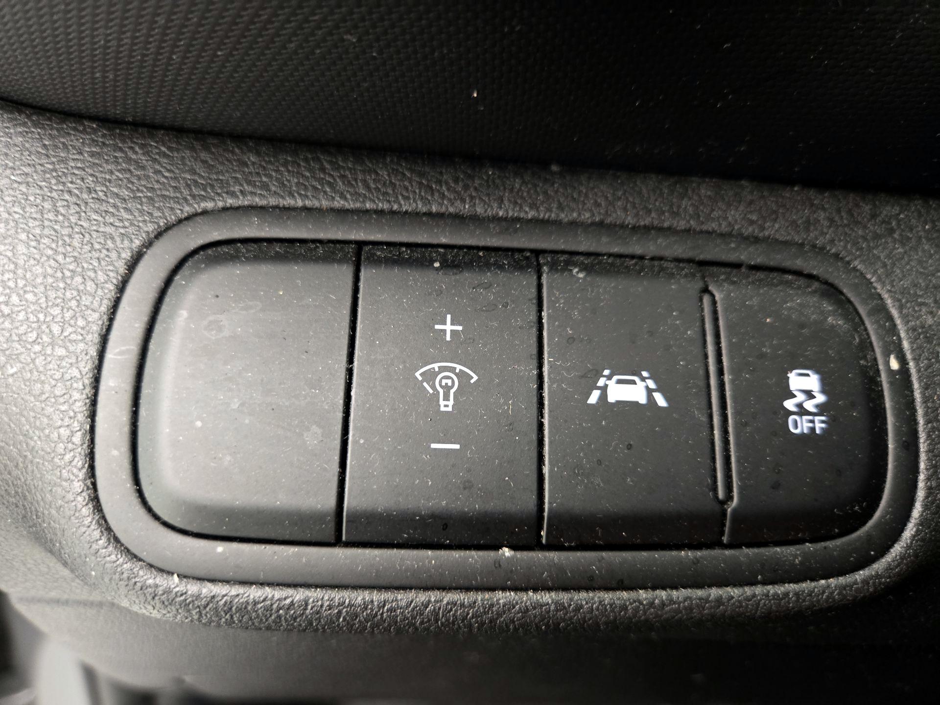 Thumbnail: 2021 Hyundai Venue - 13