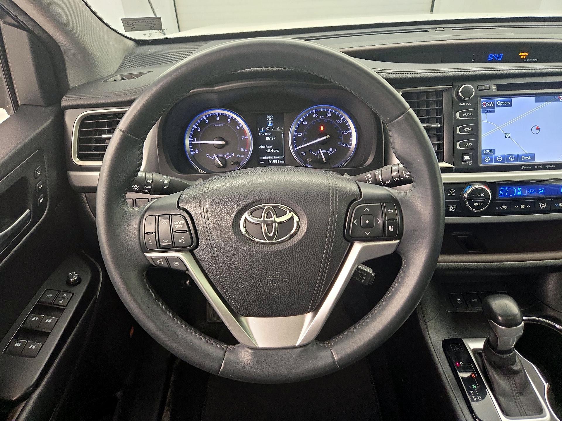 Thumbnail: 2016 Toyota Highlander - 10