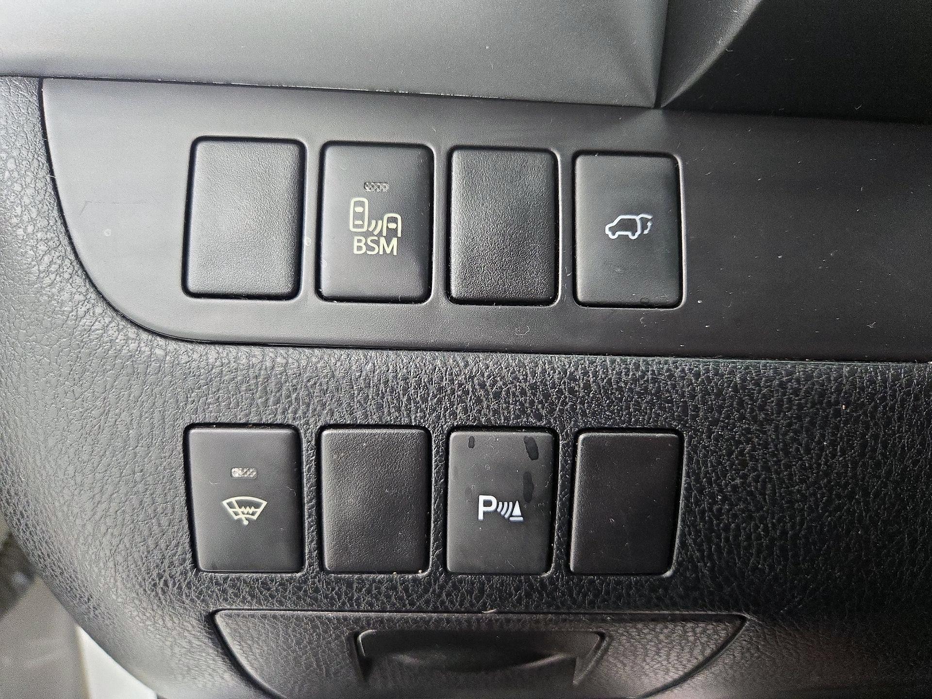 Thumbnail: 2016 Toyota Highlander - 13