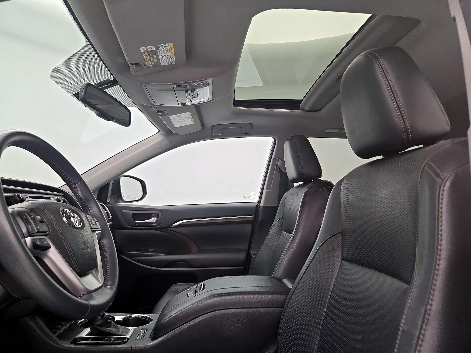 Thumbnail: 2016 Toyota Highlander - 20