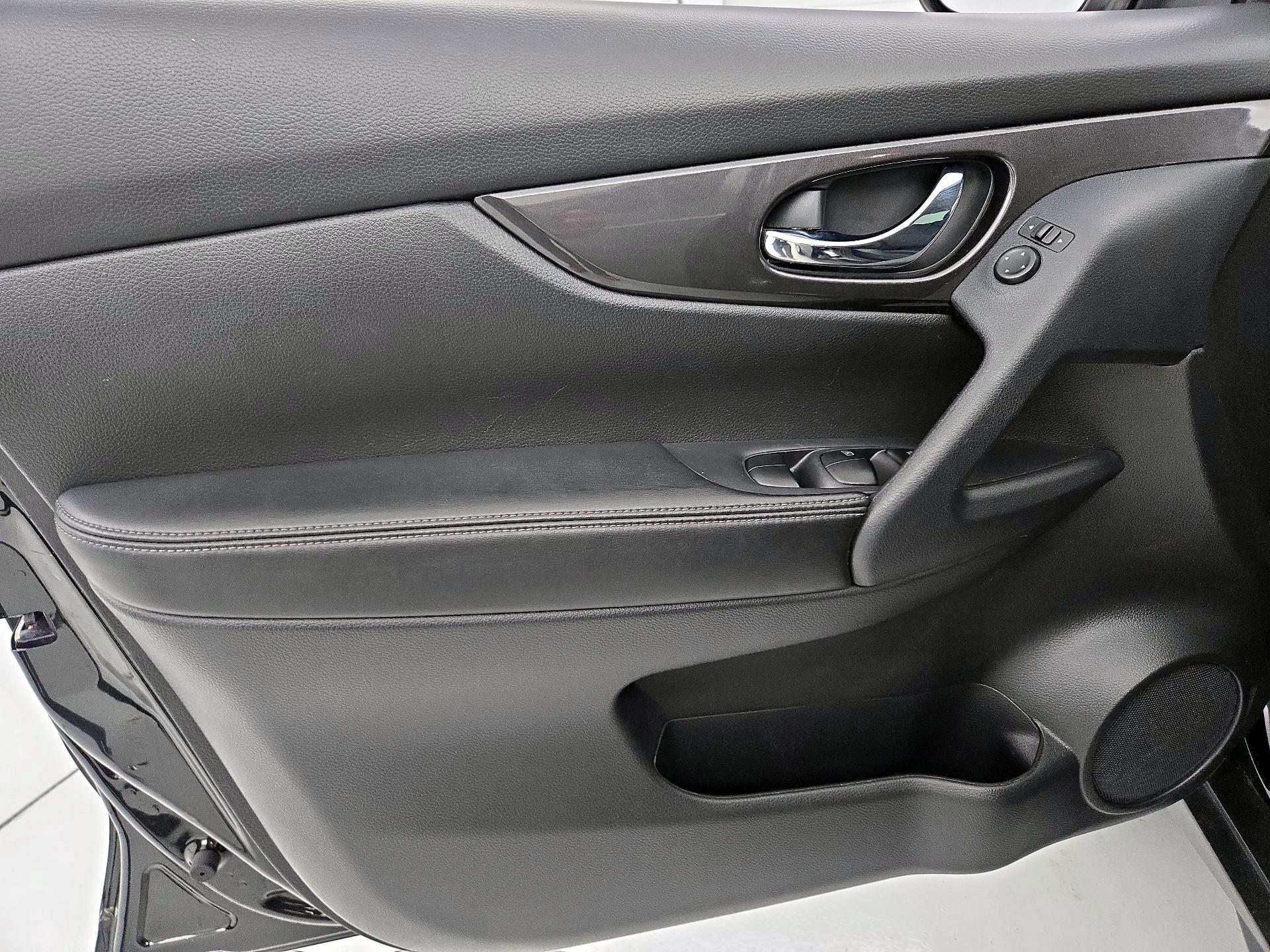 Thumbnail: 2019 Nissan Rogue - 12