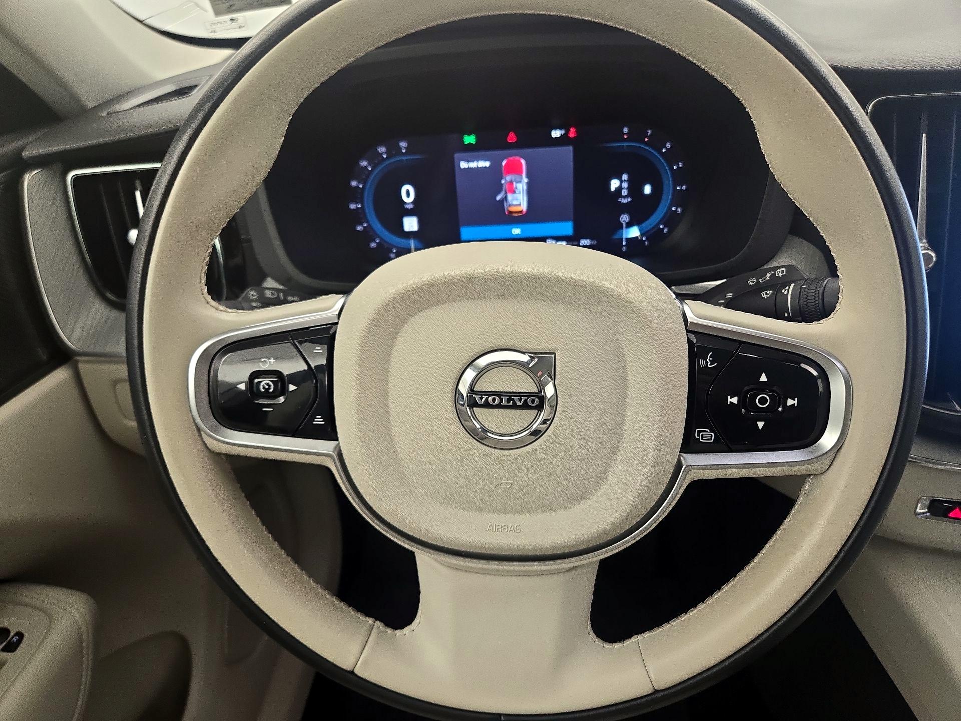 Thumbnail: 2025 Volvo XC60 - 10