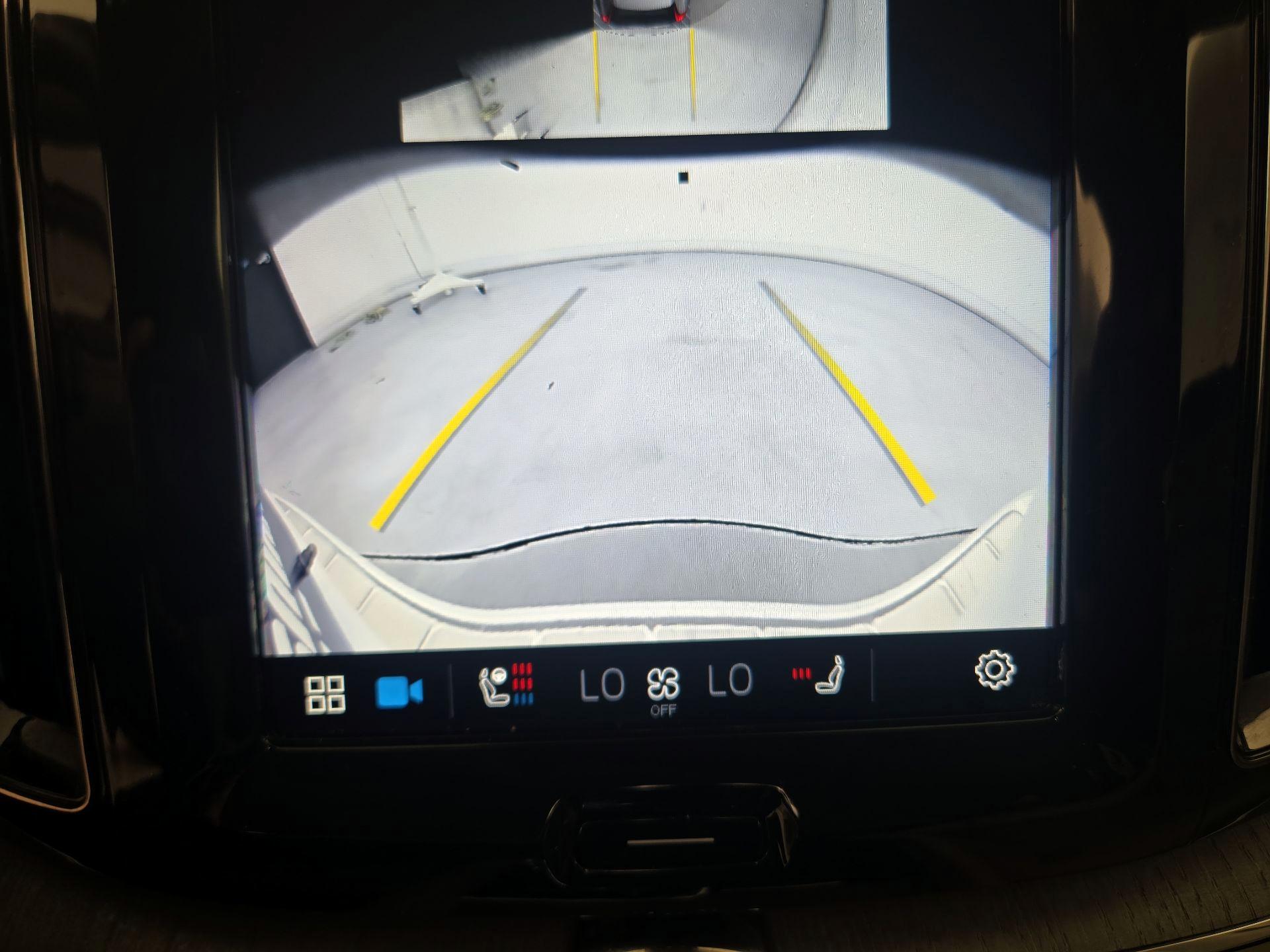 Thumbnail: 2025 Volvo XC60 - 15