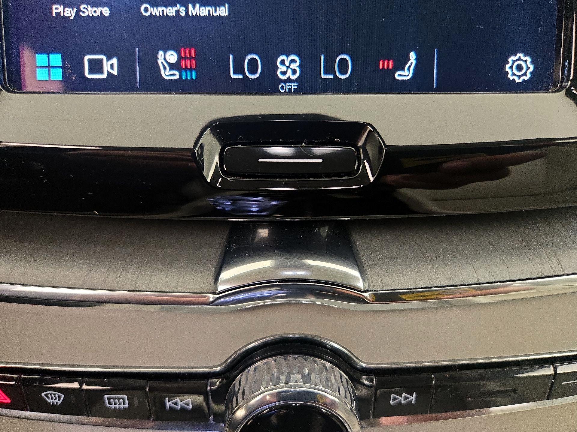 Thumbnail: 2025 Volvo XC60 - 17