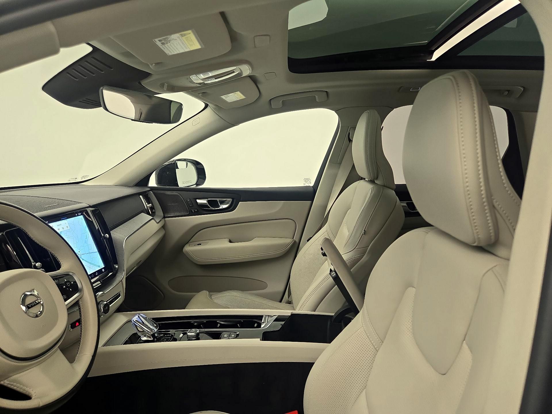 Thumbnail: 2025 Volvo XC60 - 20