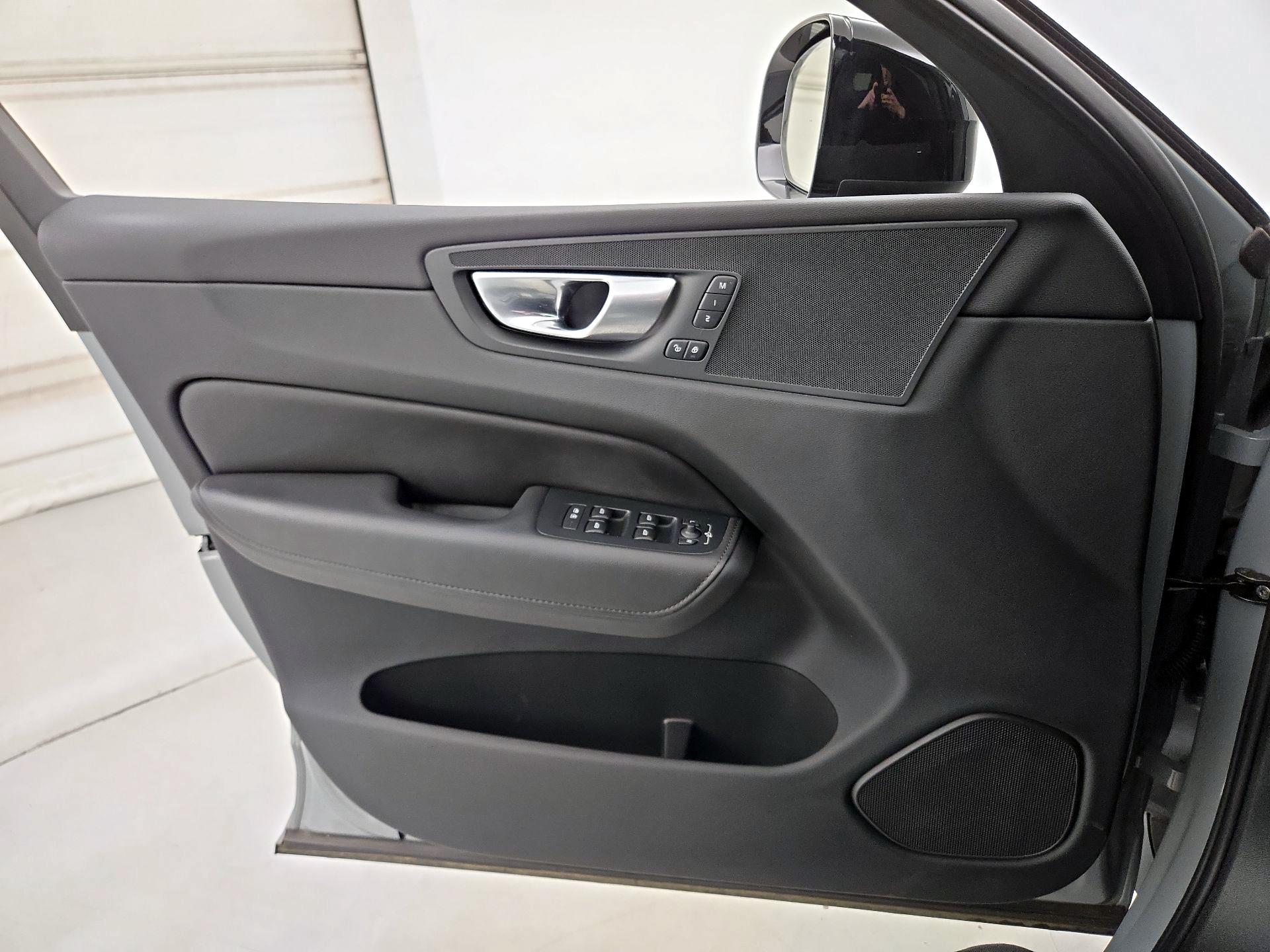 Thumbnail: 2024 Volvo XC60 - 12