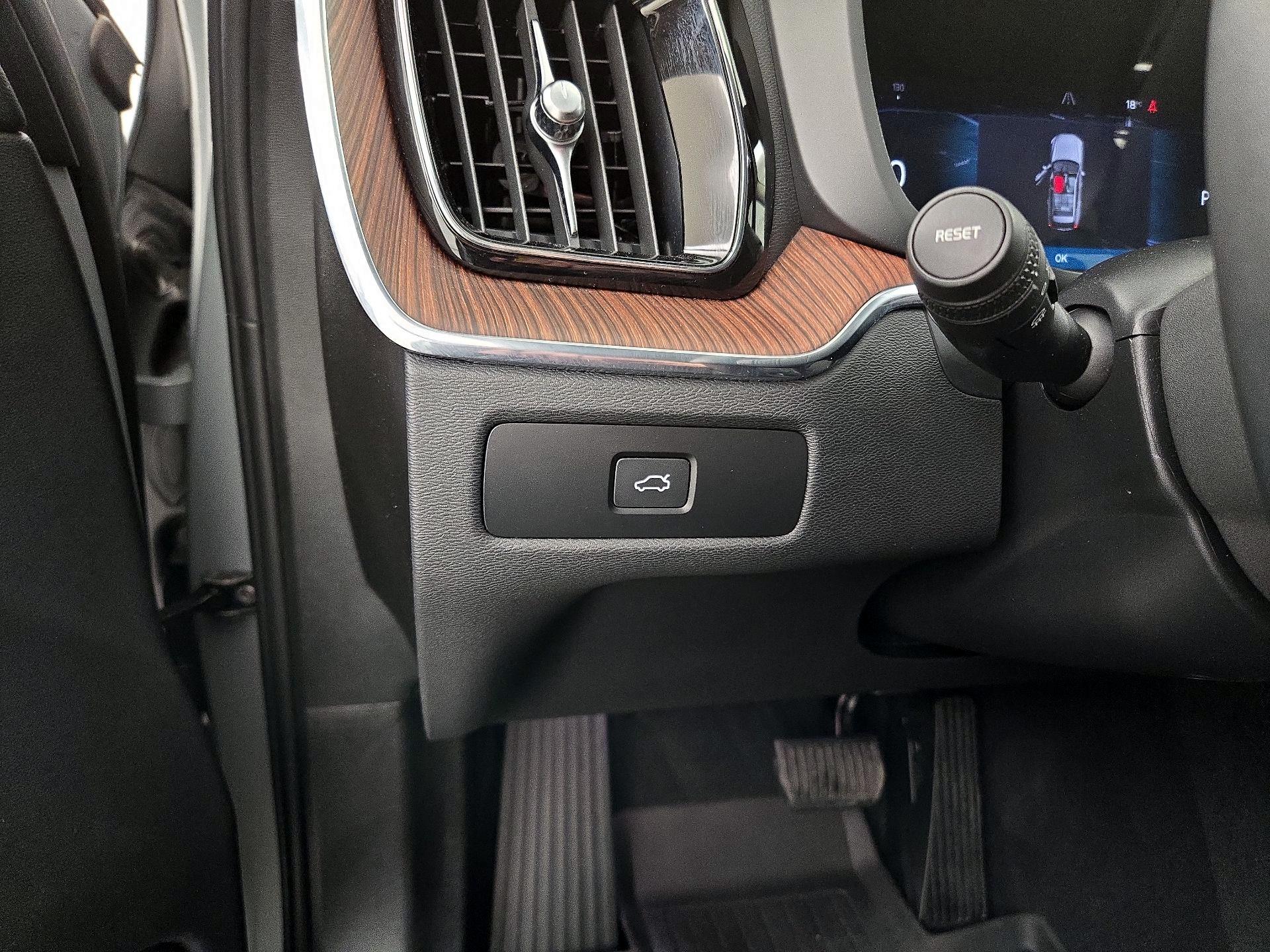 Thumbnail: 2024 Volvo XC60 - 13